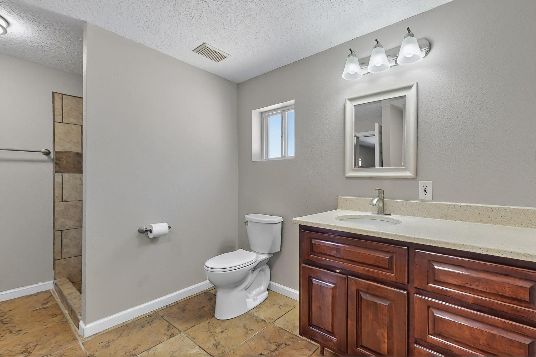 2215 TAPIA Boulevard SW