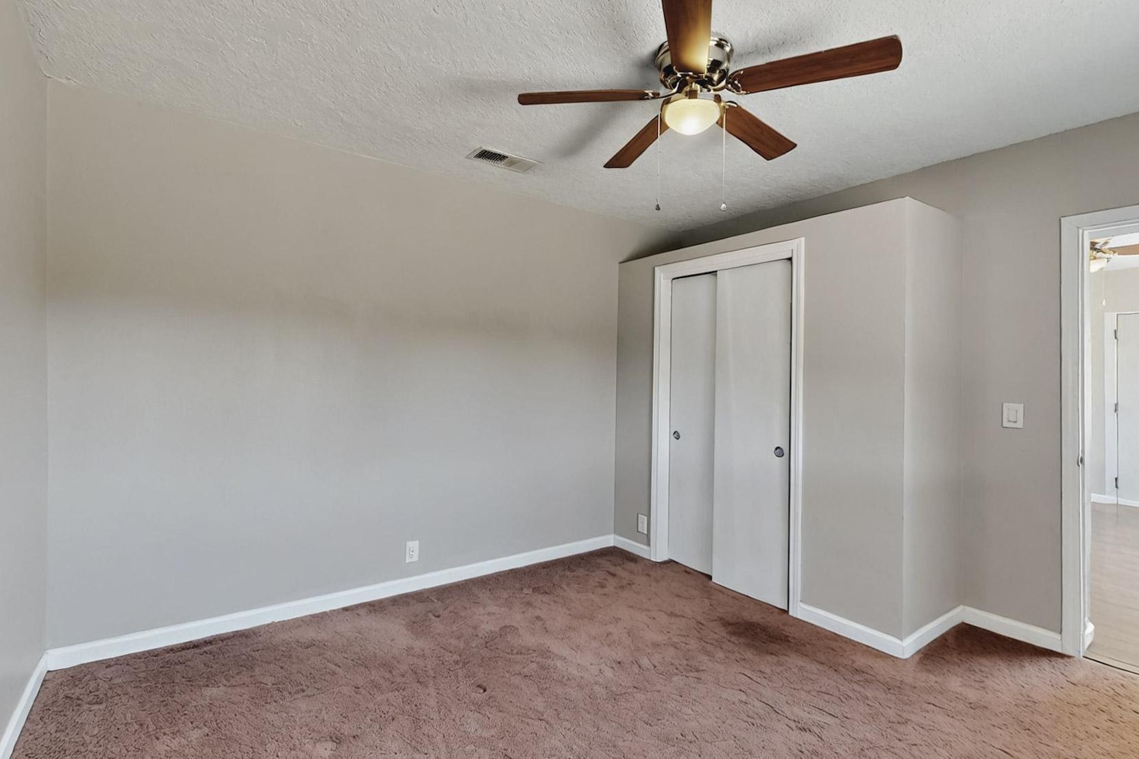 2215 TAPIA Boulevard SW