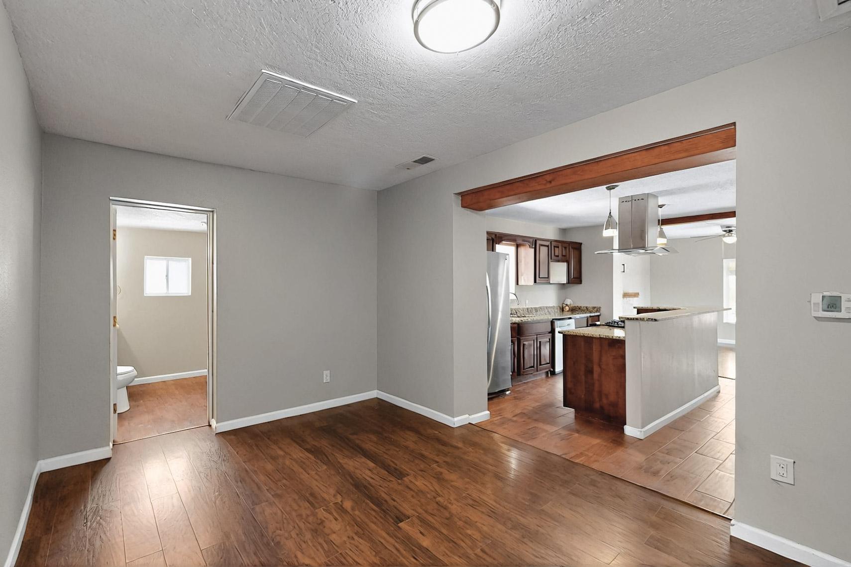 2215 TAPIA Boulevard SW