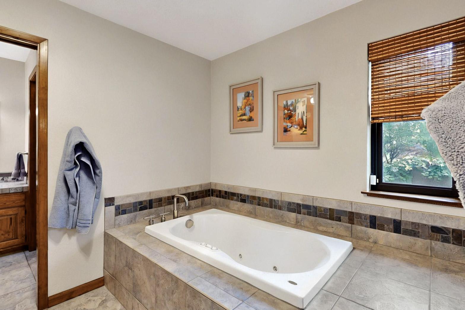 13108 Della Longa Lane NE