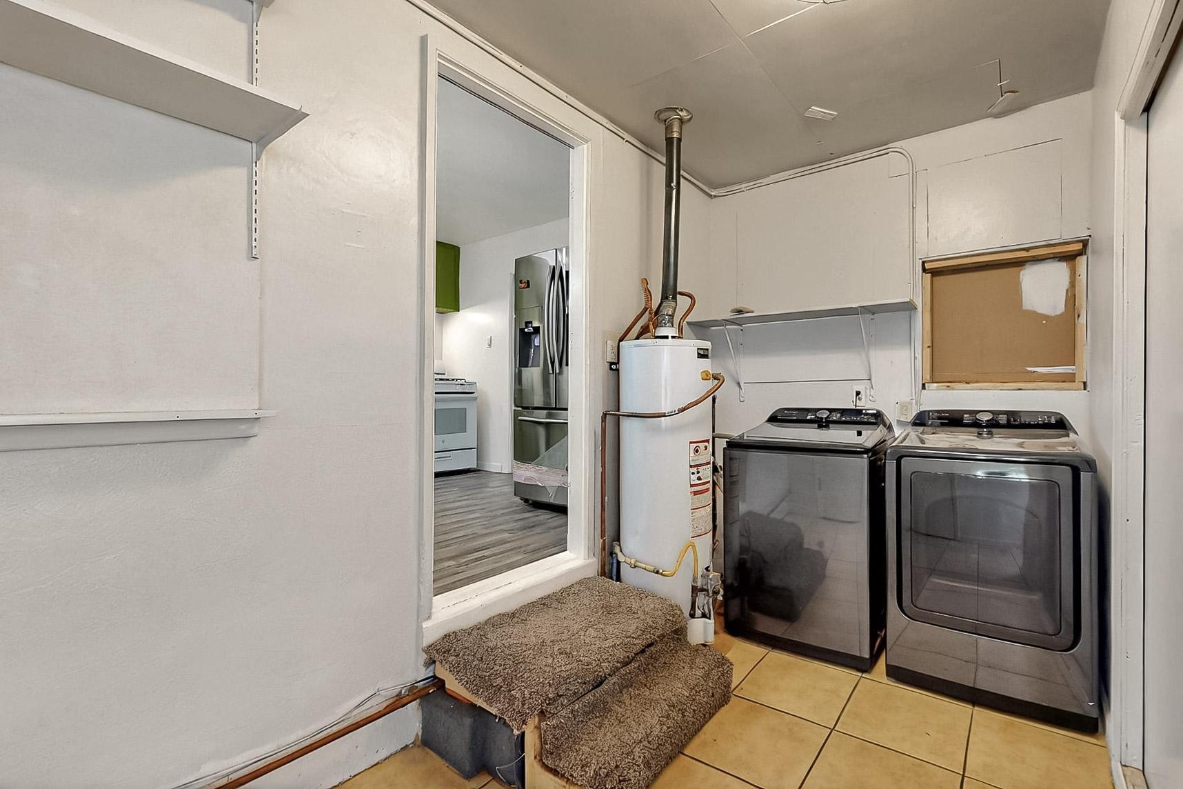 812 CARDENAS Drive SE