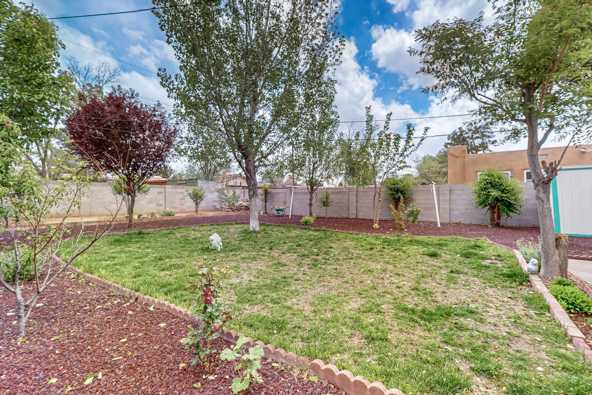 812 CARDENAS Drive SE