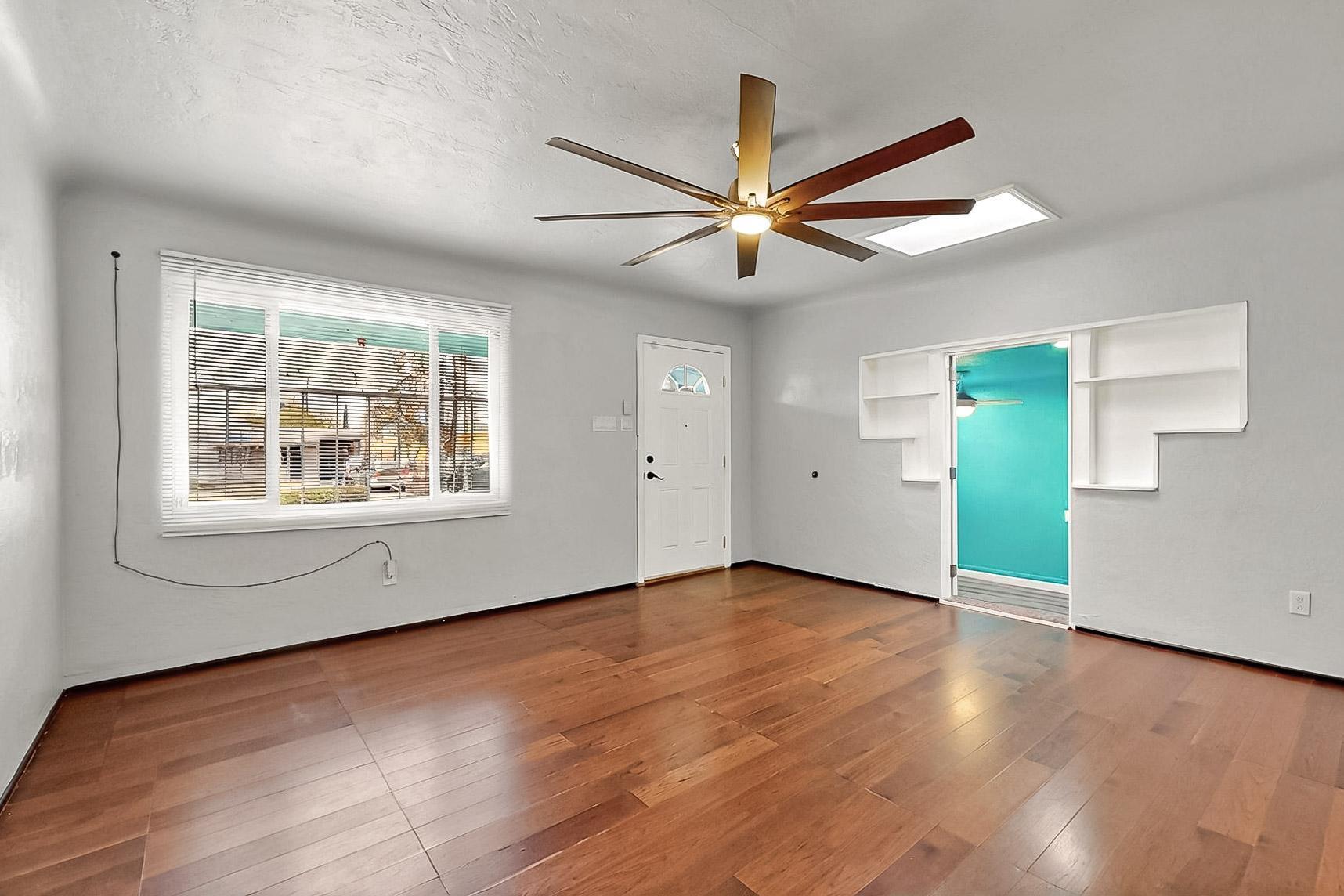 812 CARDENAS Drive SE