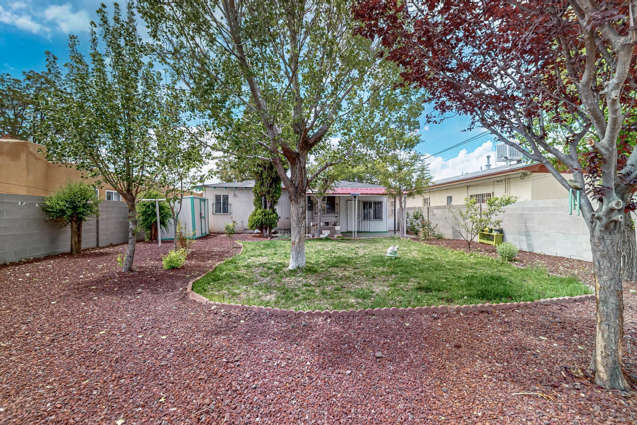 812 CARDENAS Drive SE