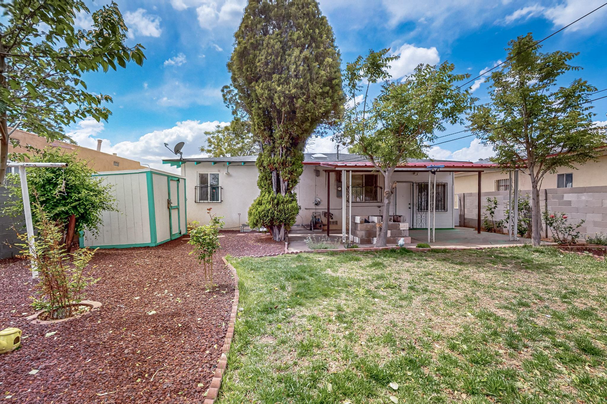 812 CARDENAS Drive SE