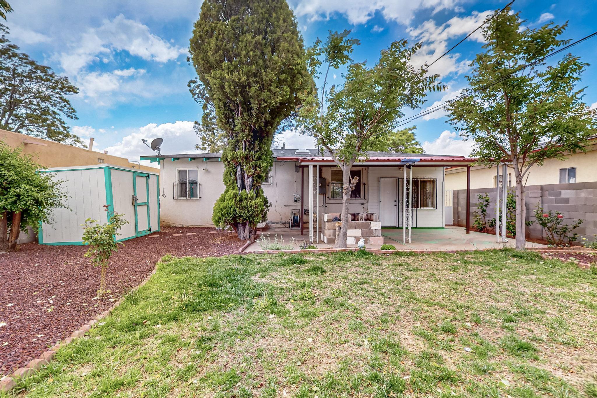 812 CARDENAS Drive SE