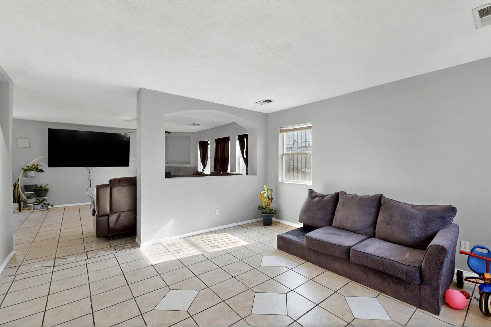 8209 FEATHERTOP Road SW