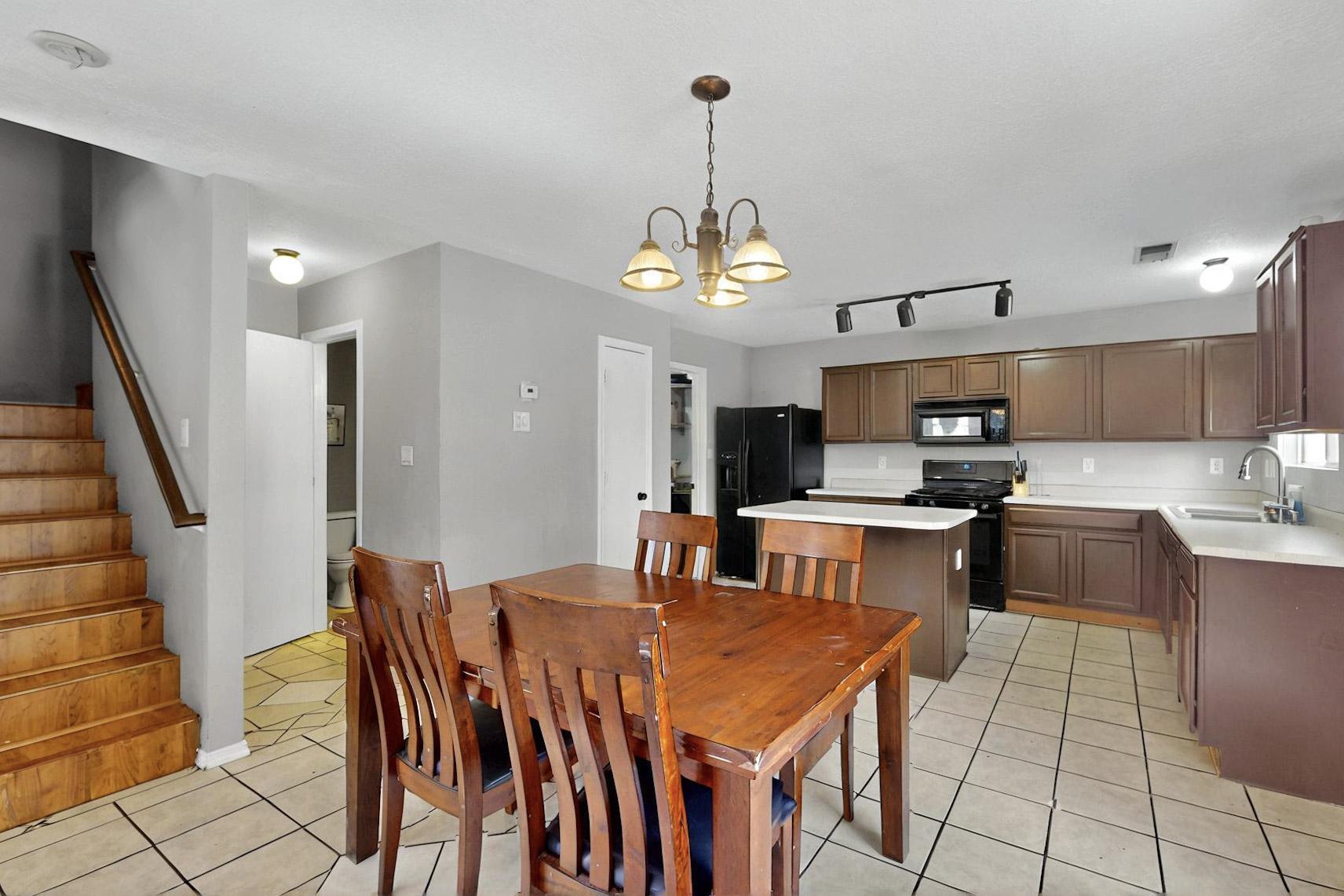 8209 FEATHERTOP Road SW