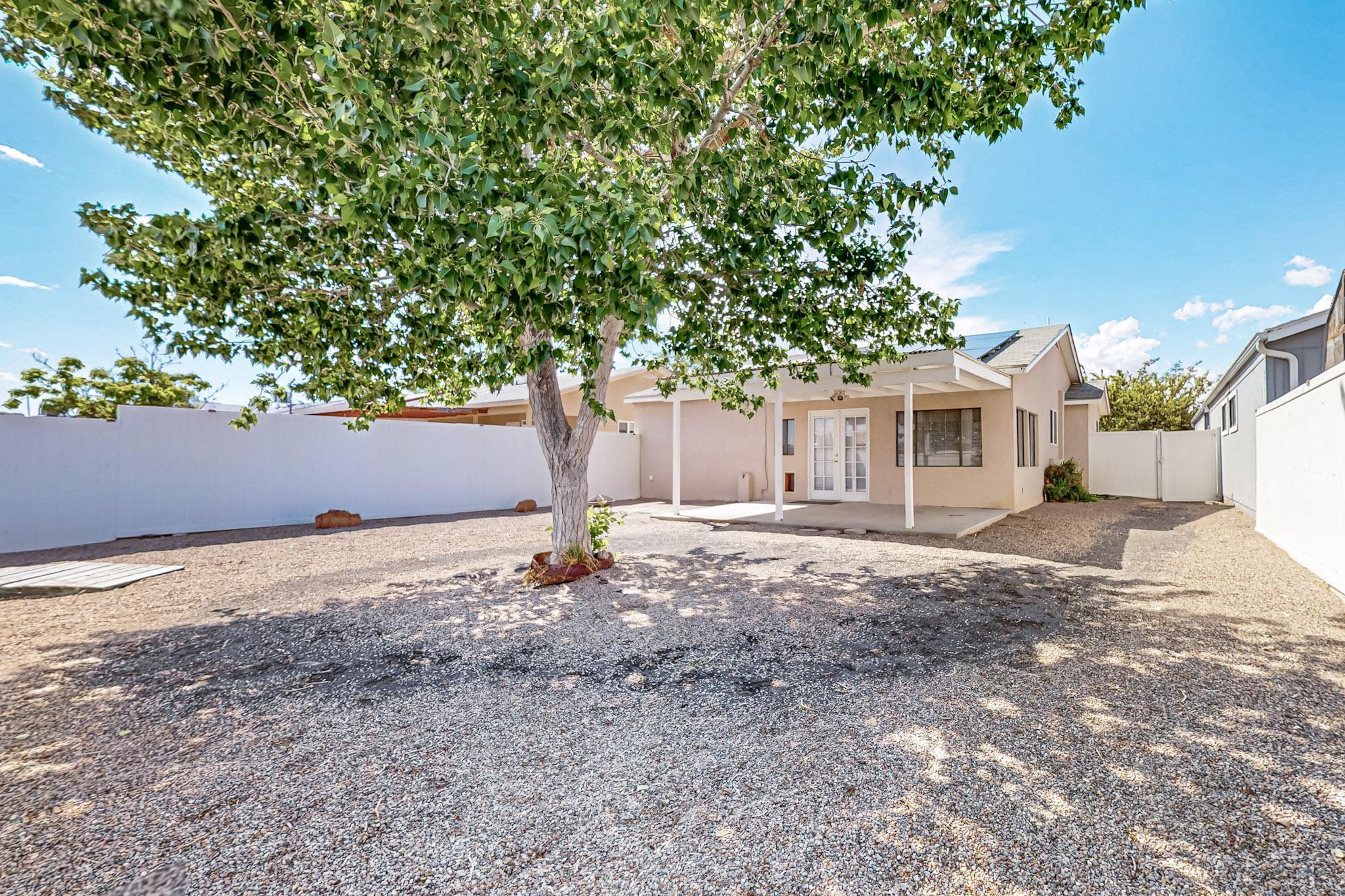 154 PEARL Drive NE