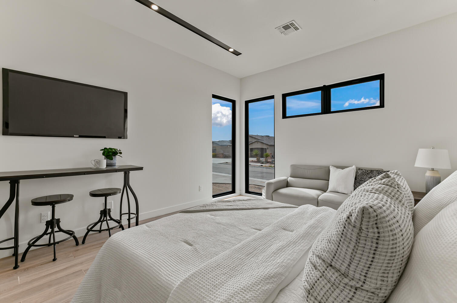 6511 VISTA DEL PRADO