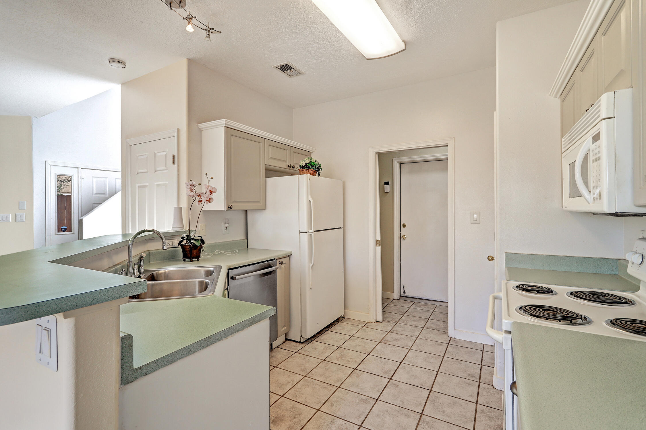5209 Sugarbear Court