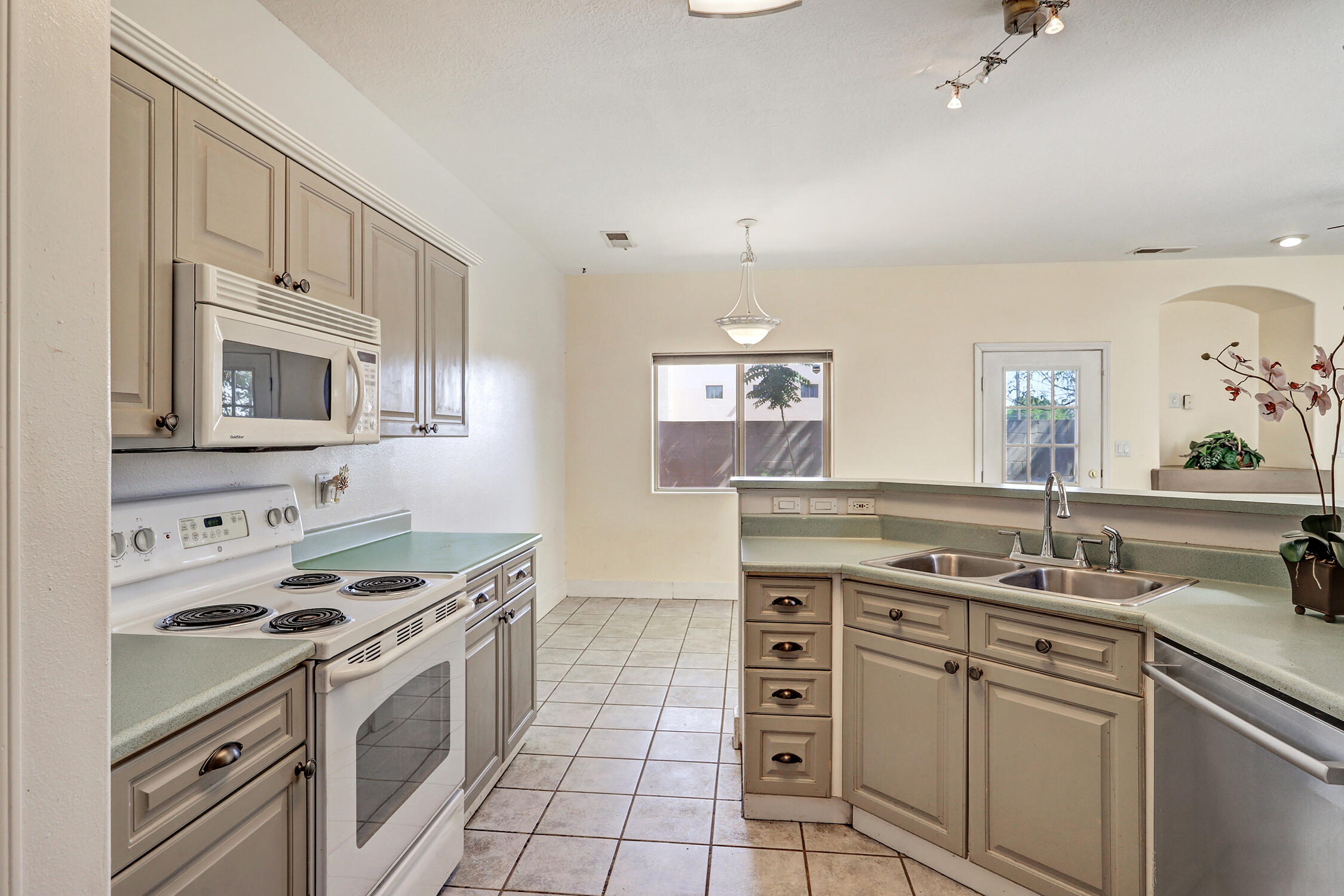 5209 Sugarbear Court