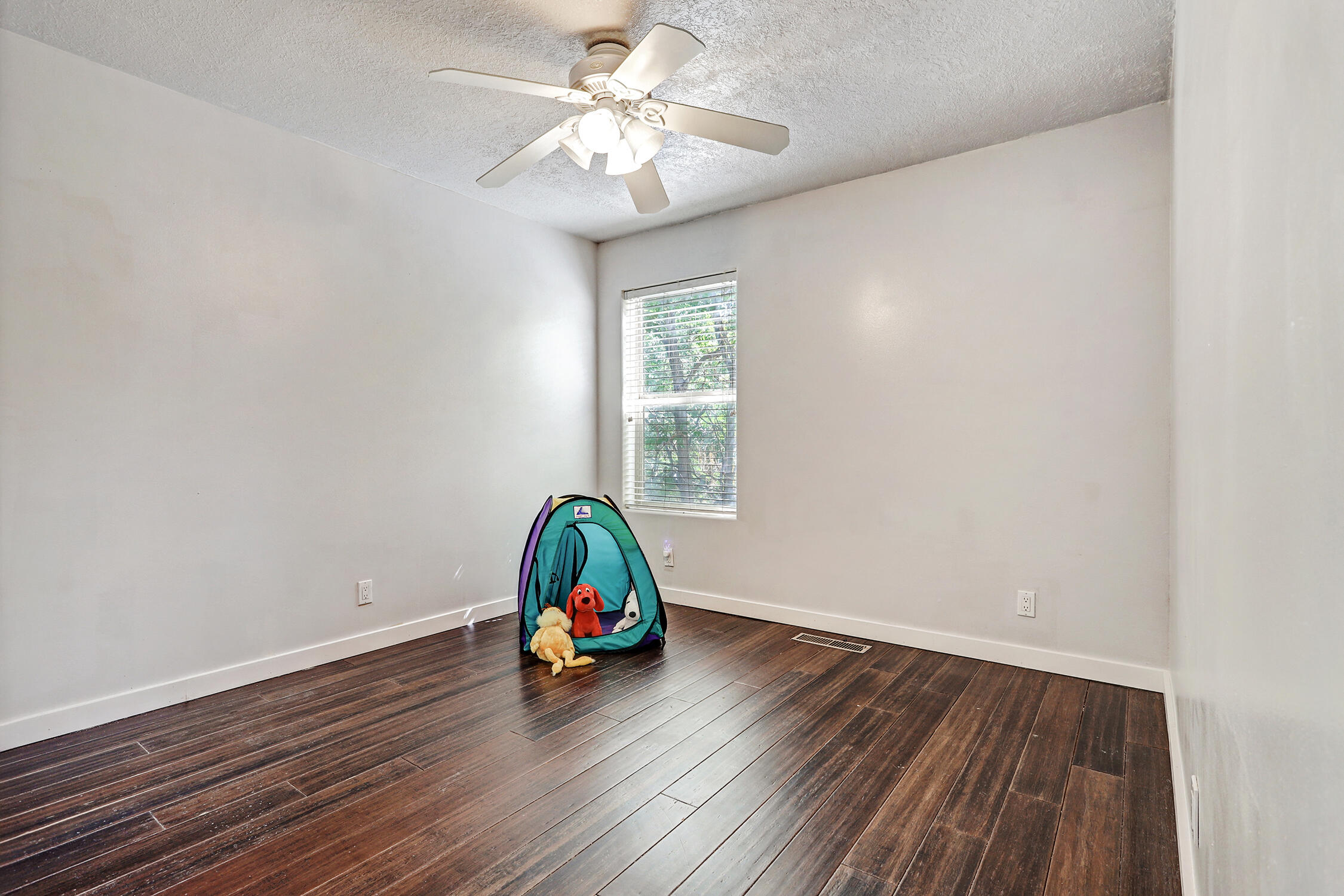 5209 Sugarbear Court