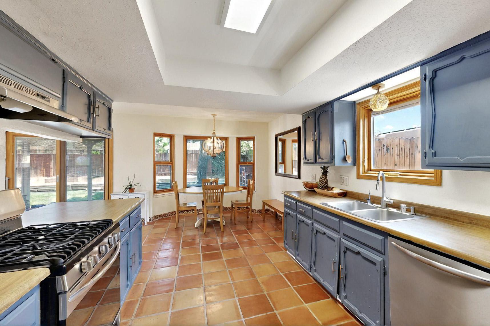 7412 MALAGA Drive NE