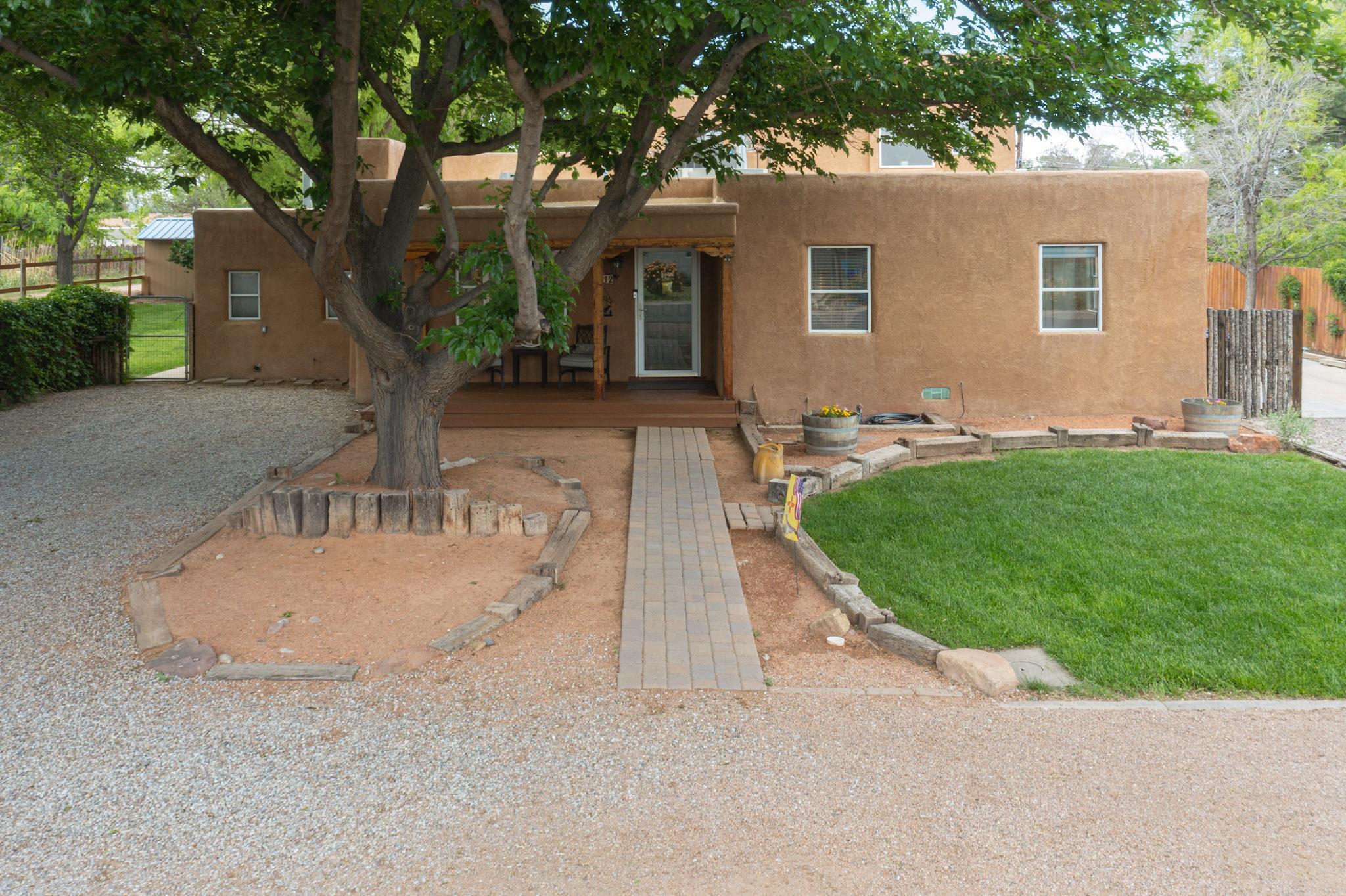 612 CHARLES Place NW