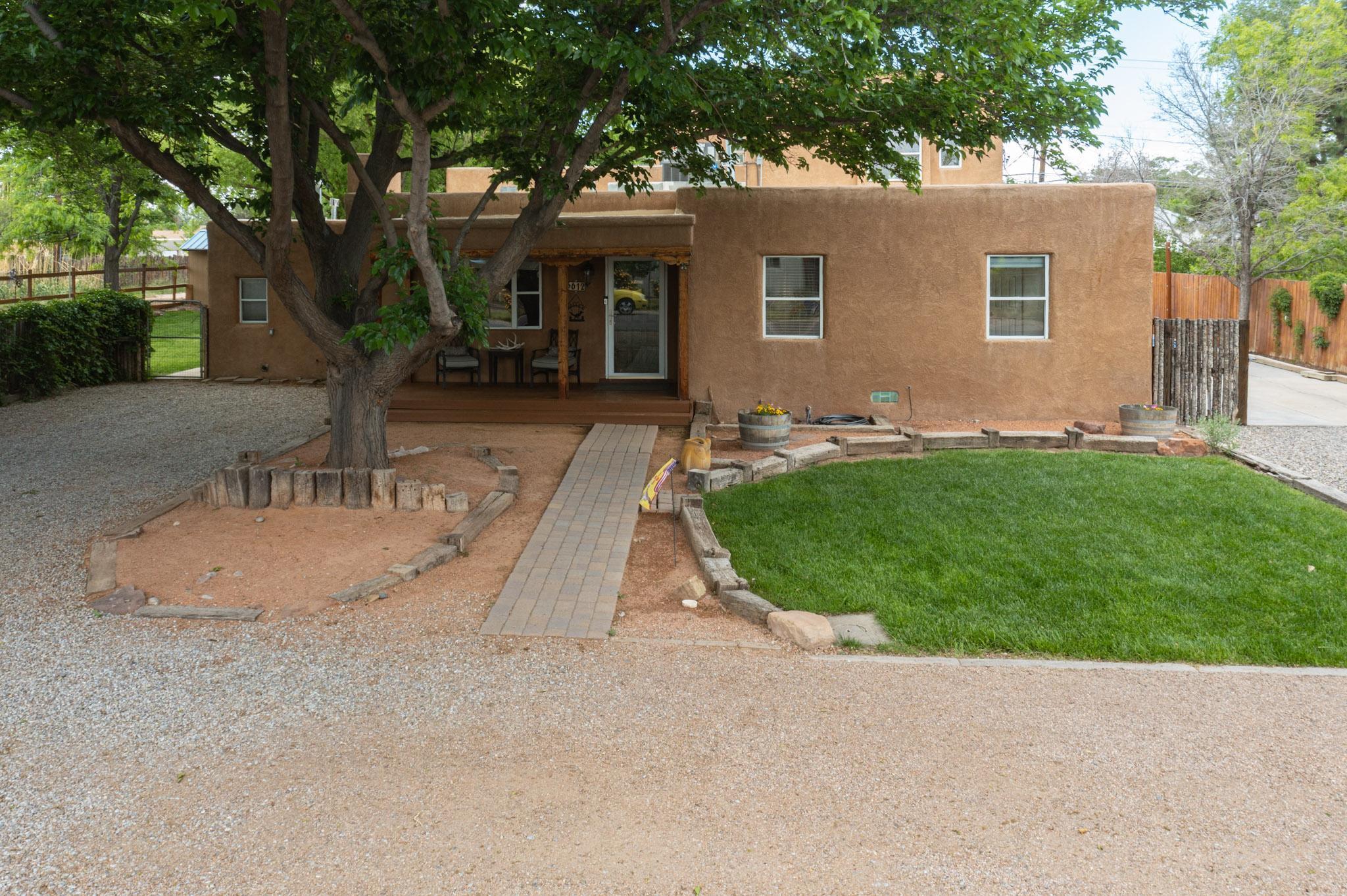 612 CHARLES Place NW