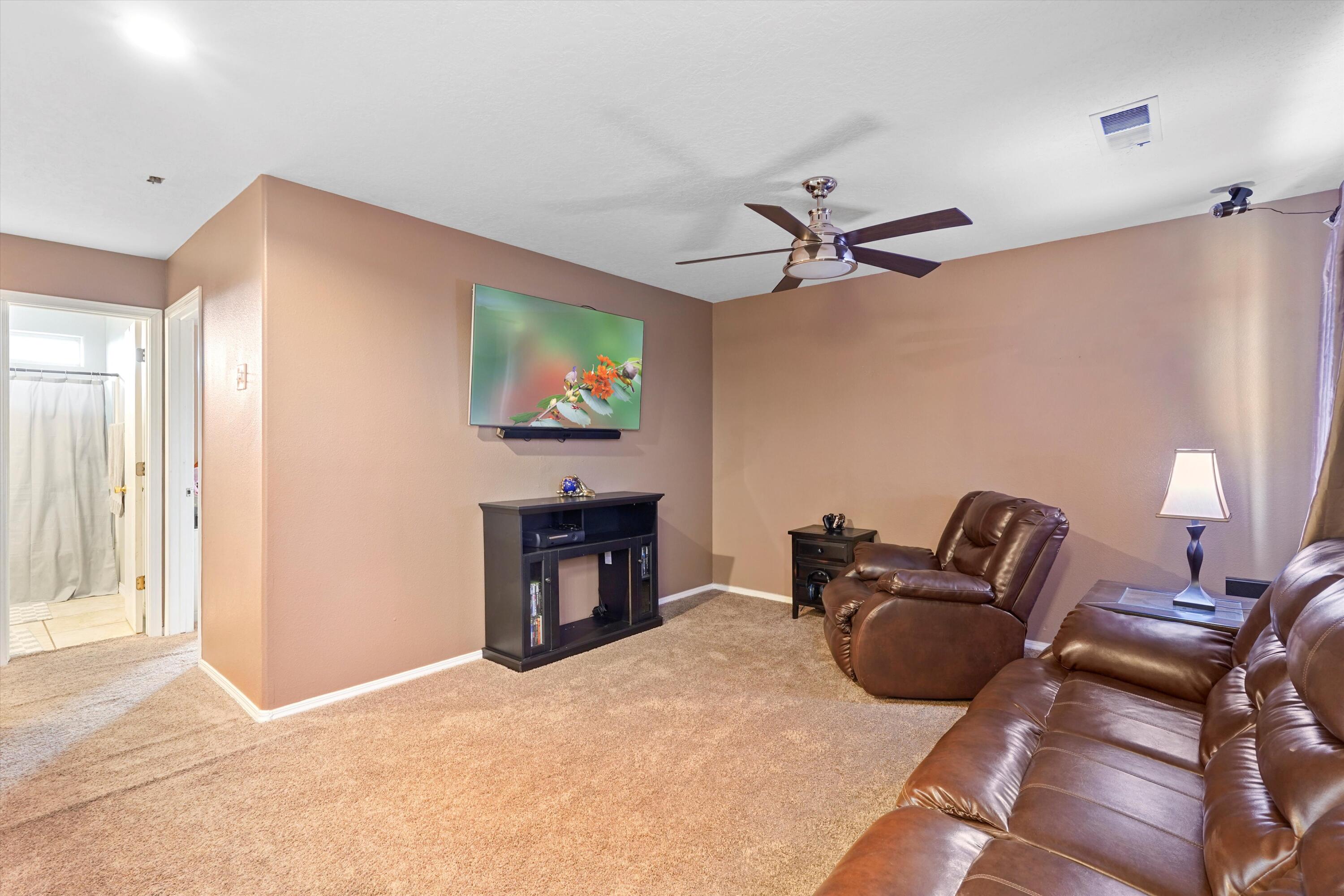 656 COTTONTAIL Street SW