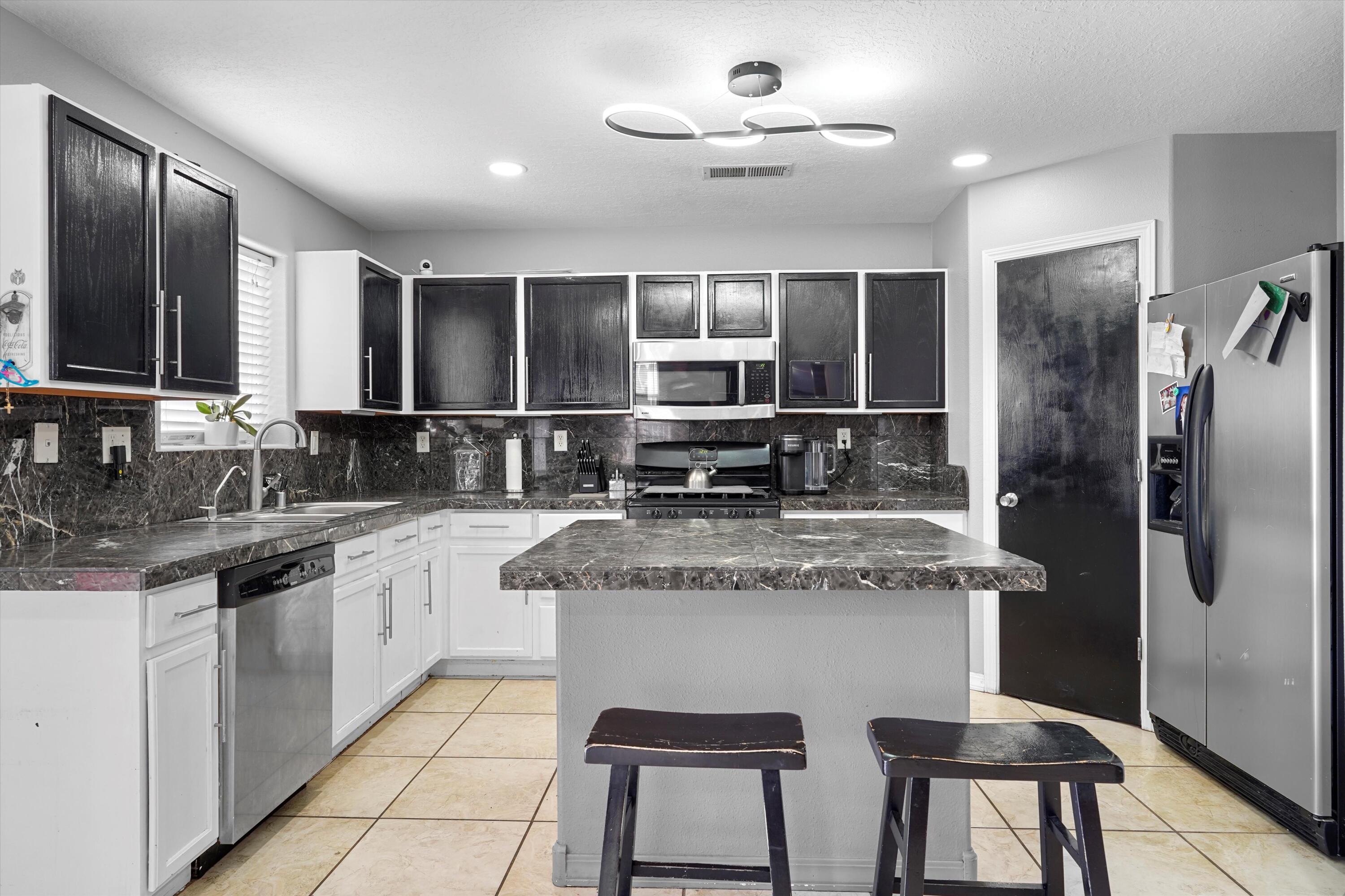 656 COTTONTAIL Street SW