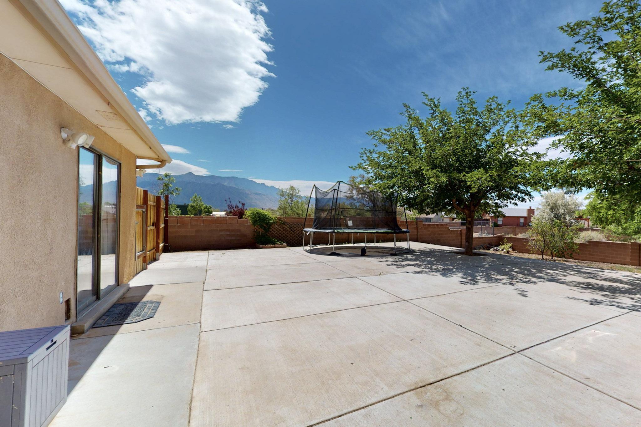 6242 ROADRUNNER Loop NE