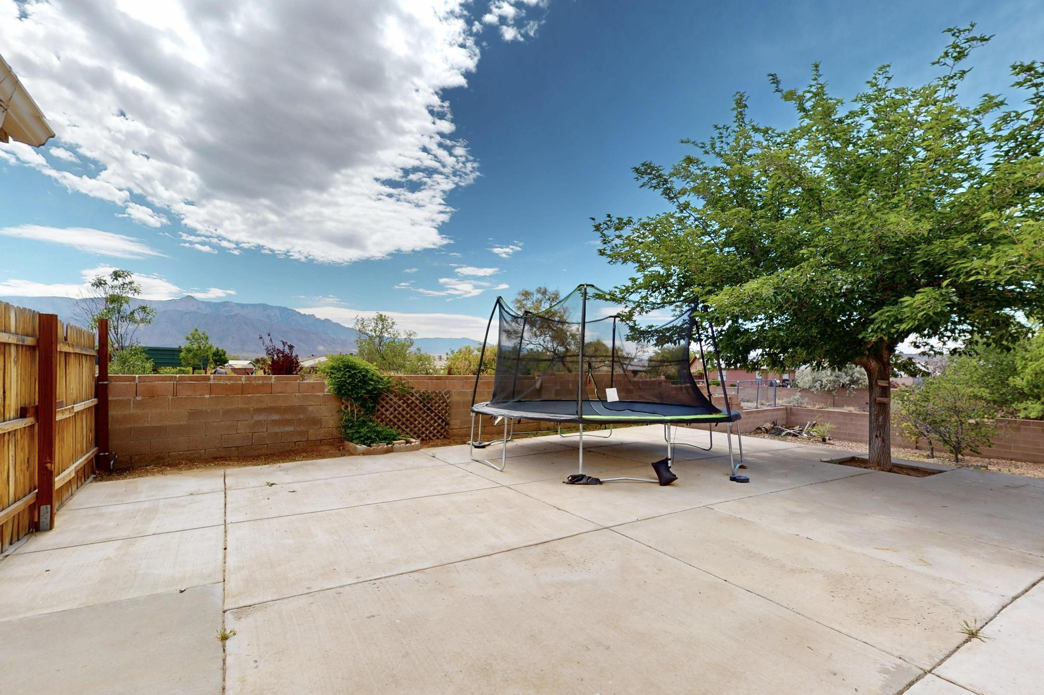 6242 ROADRUNNER Loop NE