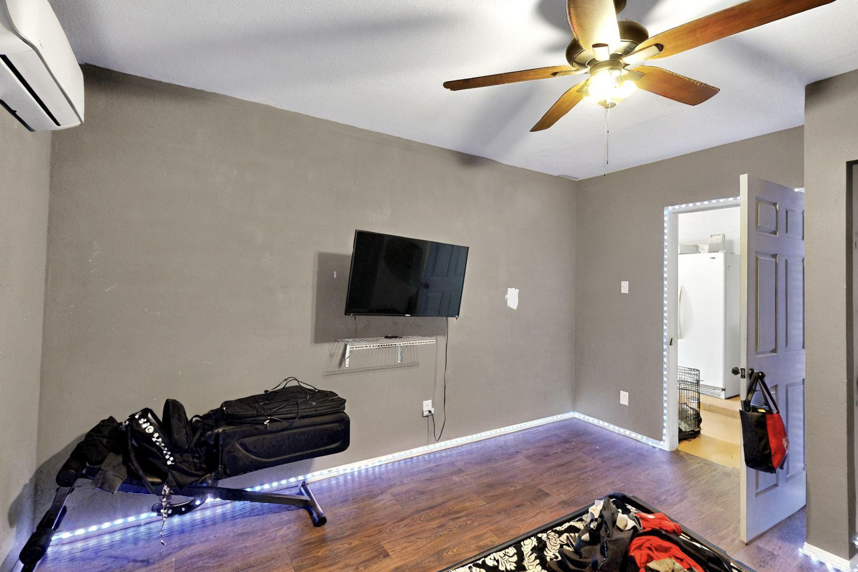 6242 ROADRUNNER Loop NE