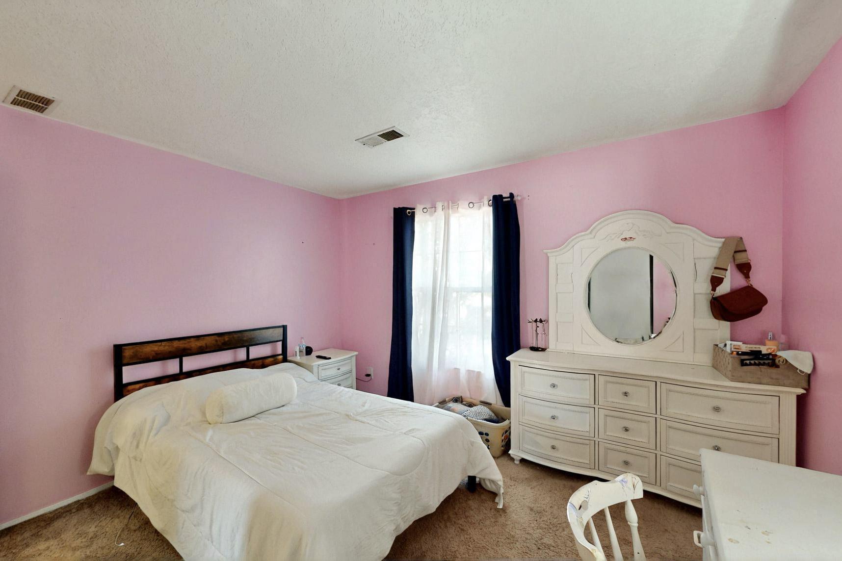 6242 ROADRUNNER Loop NE