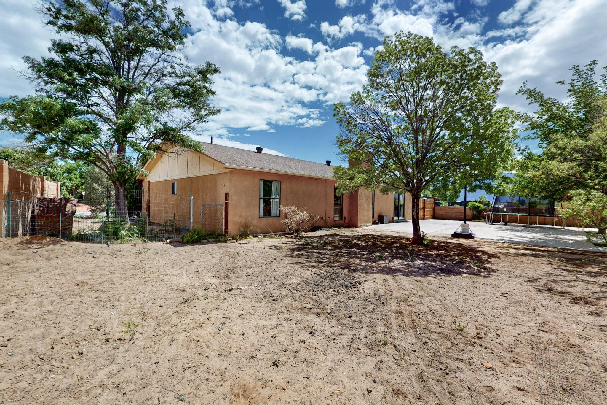 6242 ROADRUNNER Loop NE