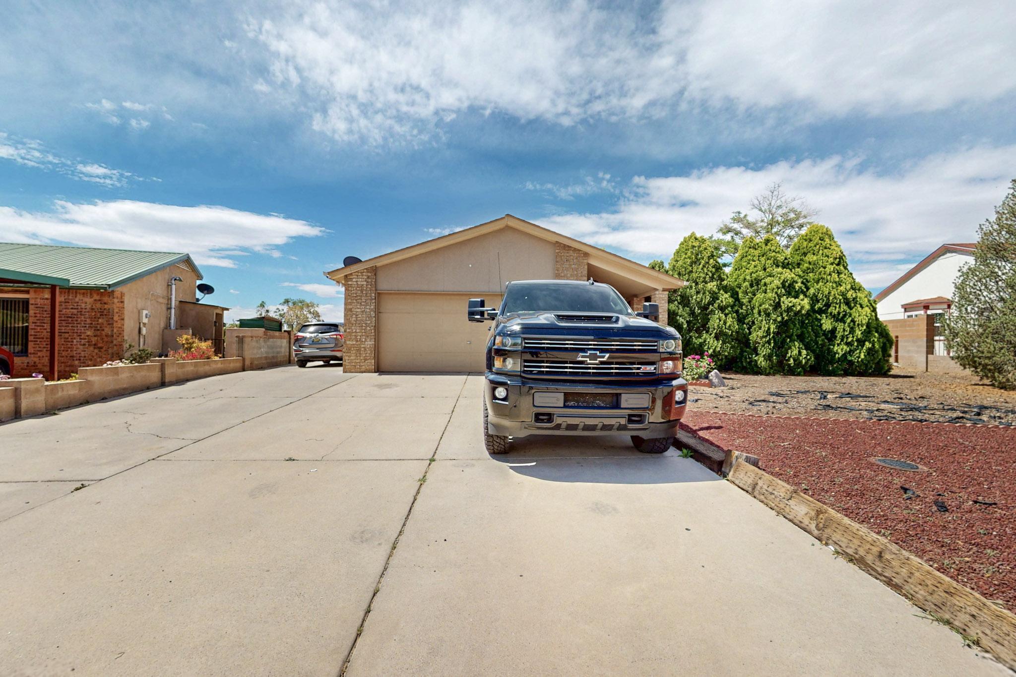 6242 ROADRUNNER Loop NE