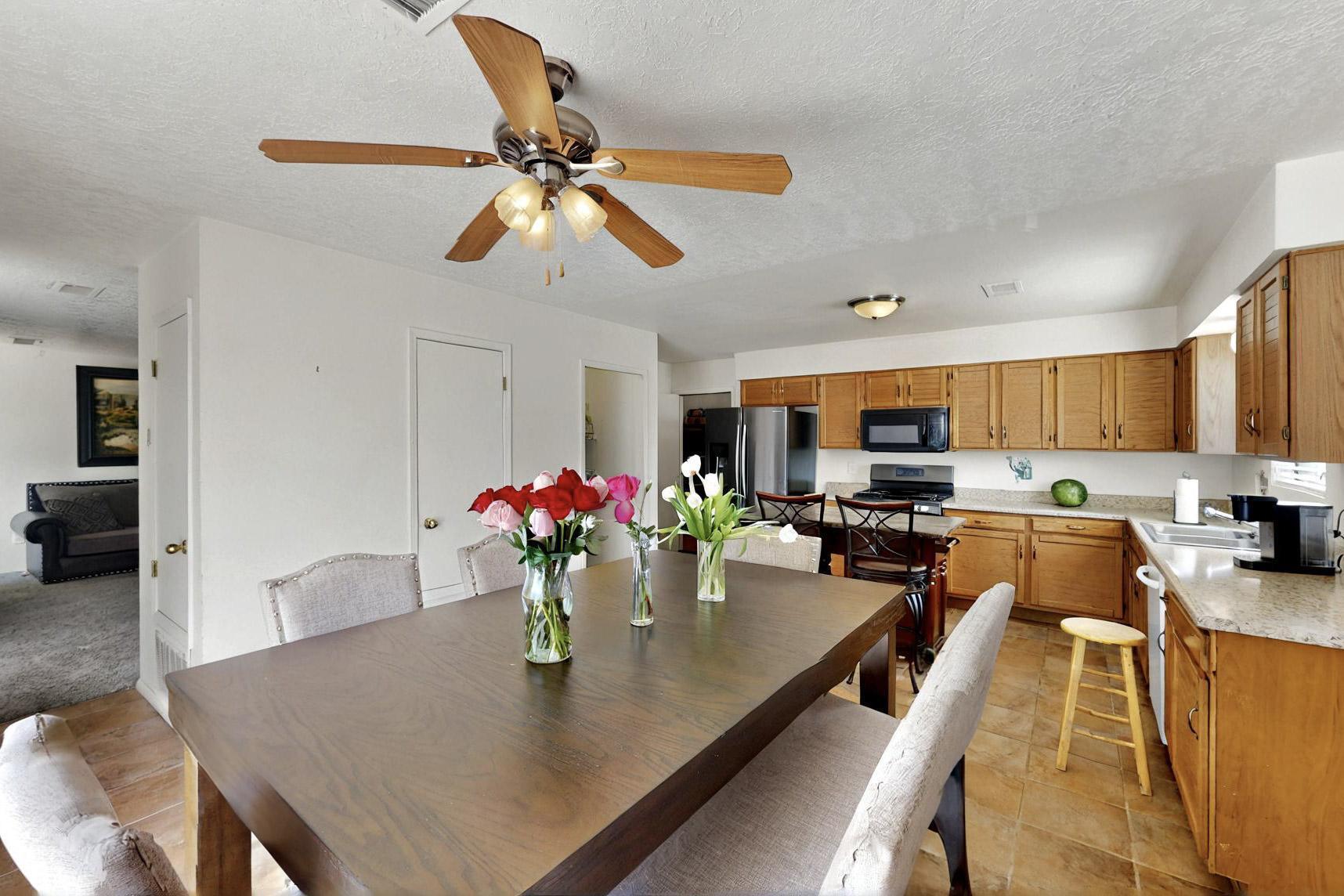 6242 ROADRUNNER Loop NE