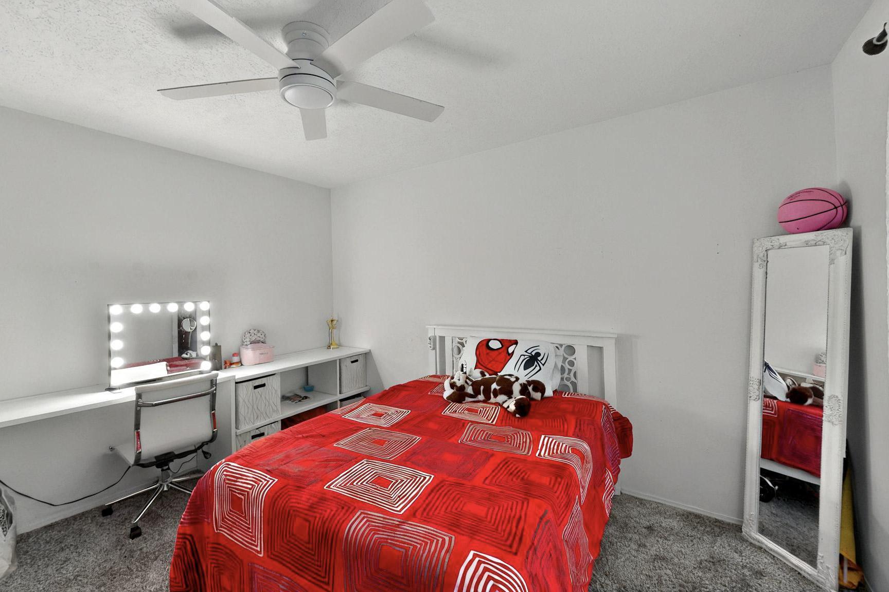 6242 ROADRUNNER Loop NE
