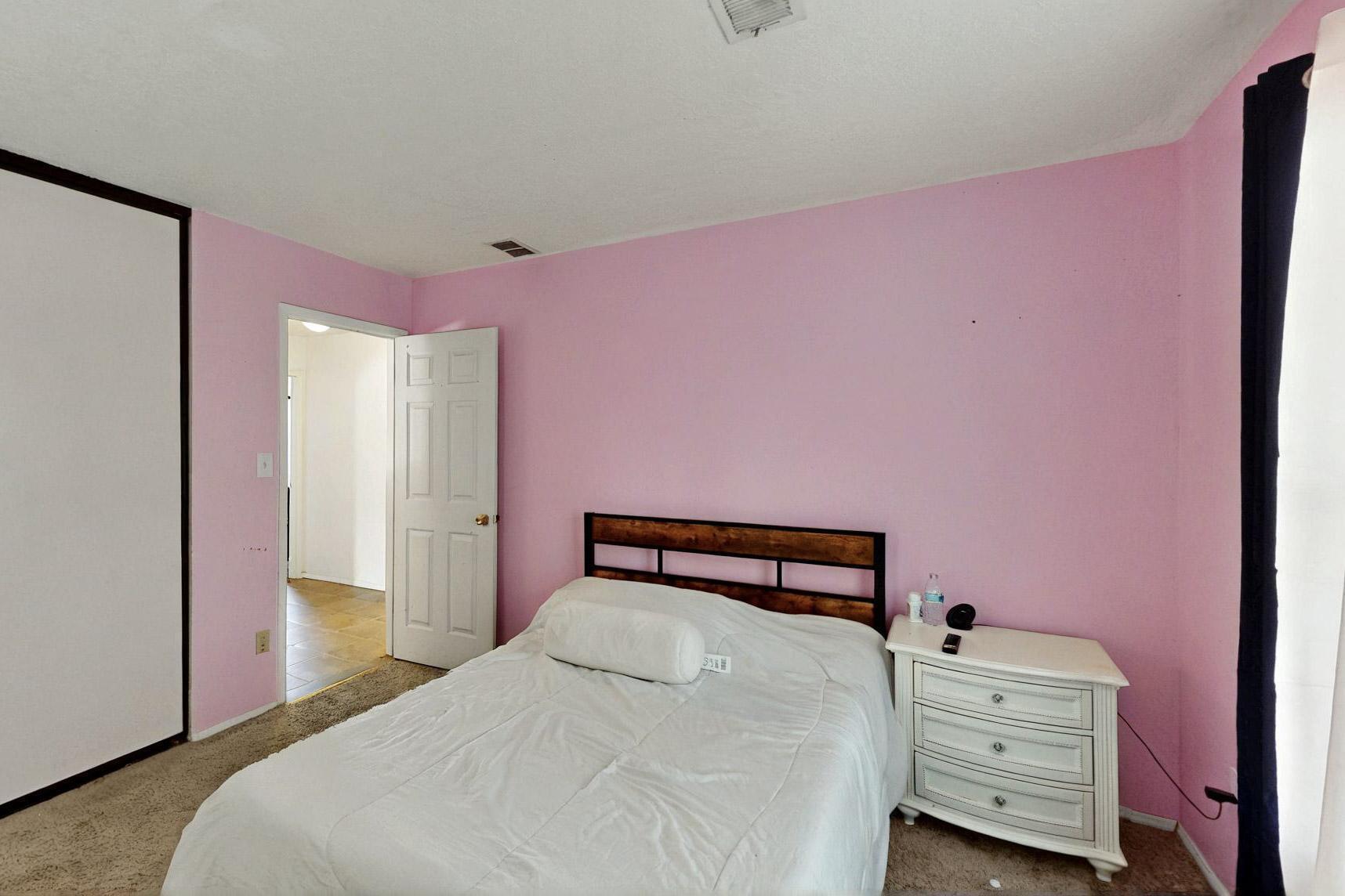 6242 ROADRUNNER Loop NE