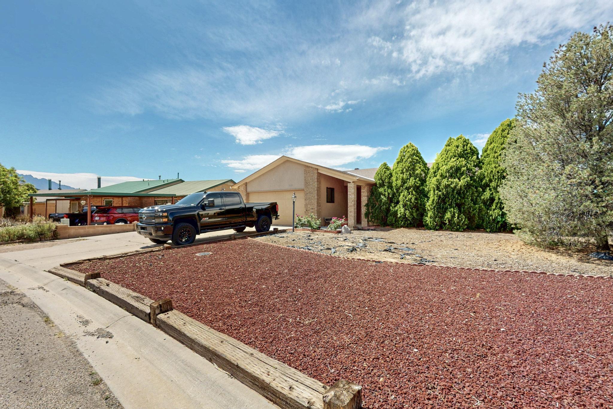6242 ROADRUNNER Loop NE
