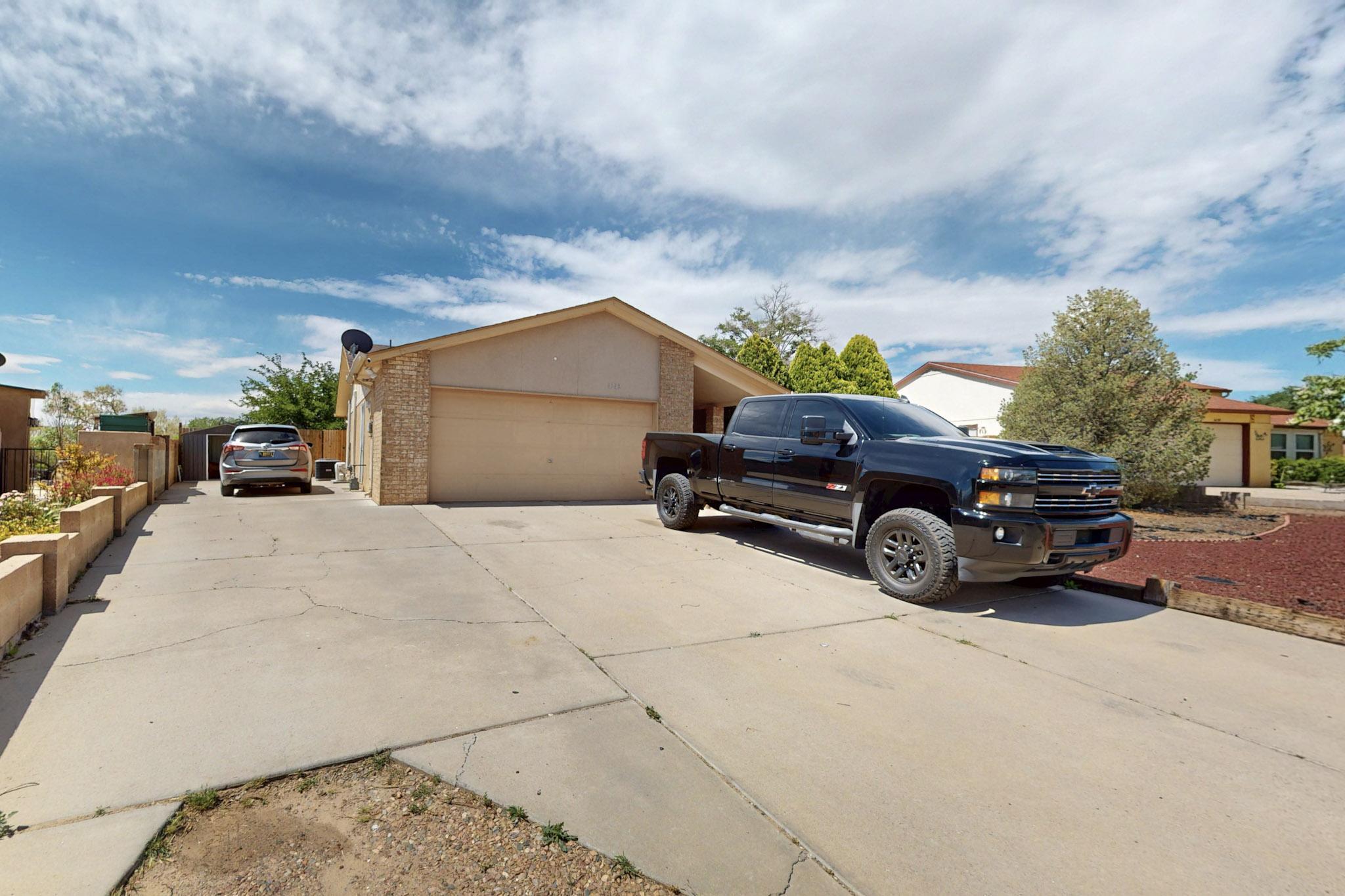 6242 ROADRUNNER Loop NE