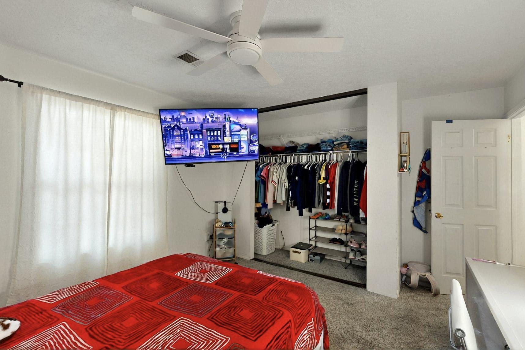 6242 ROADRUNNER Loop NE