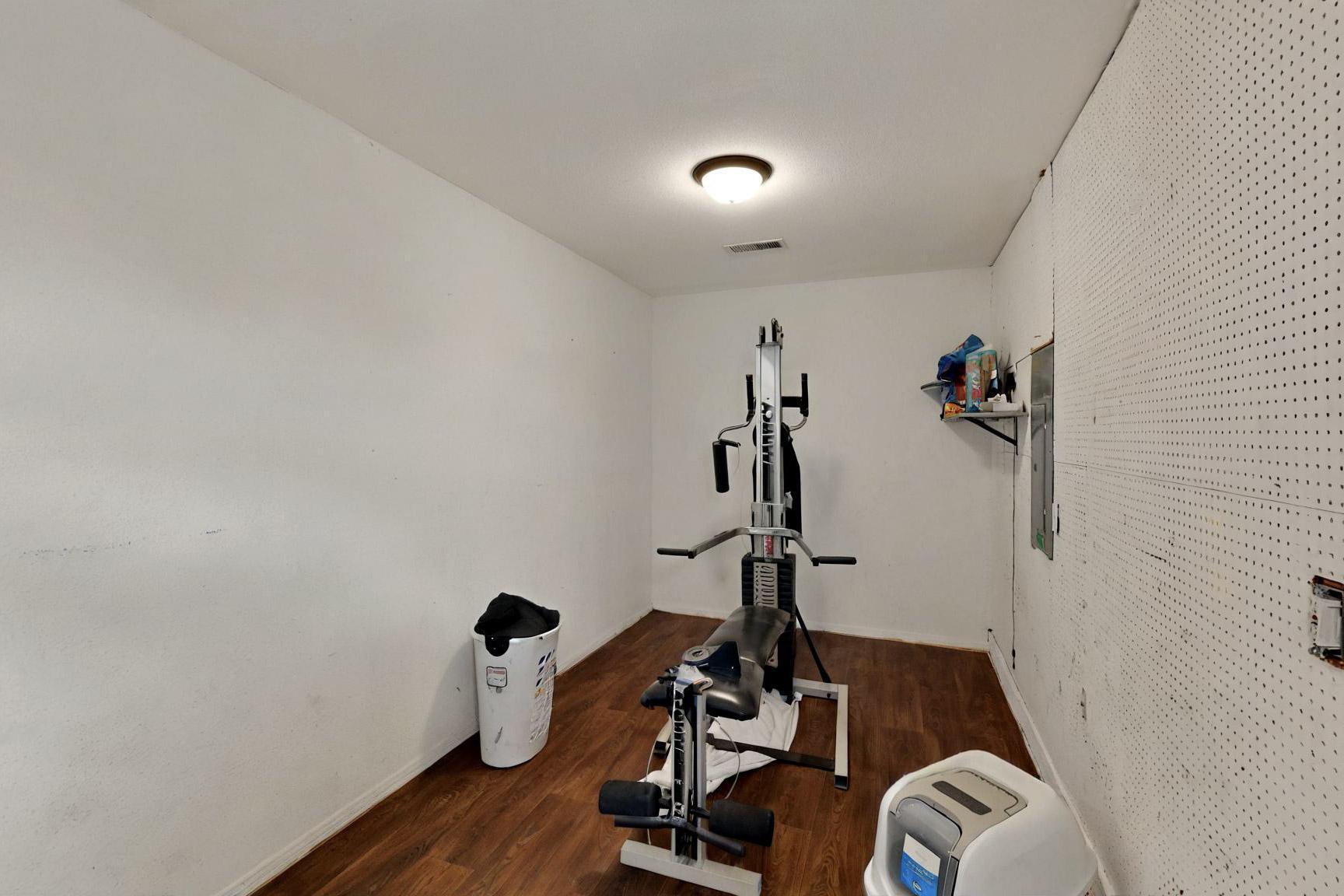 6242 ROADRUNNER Loop NE