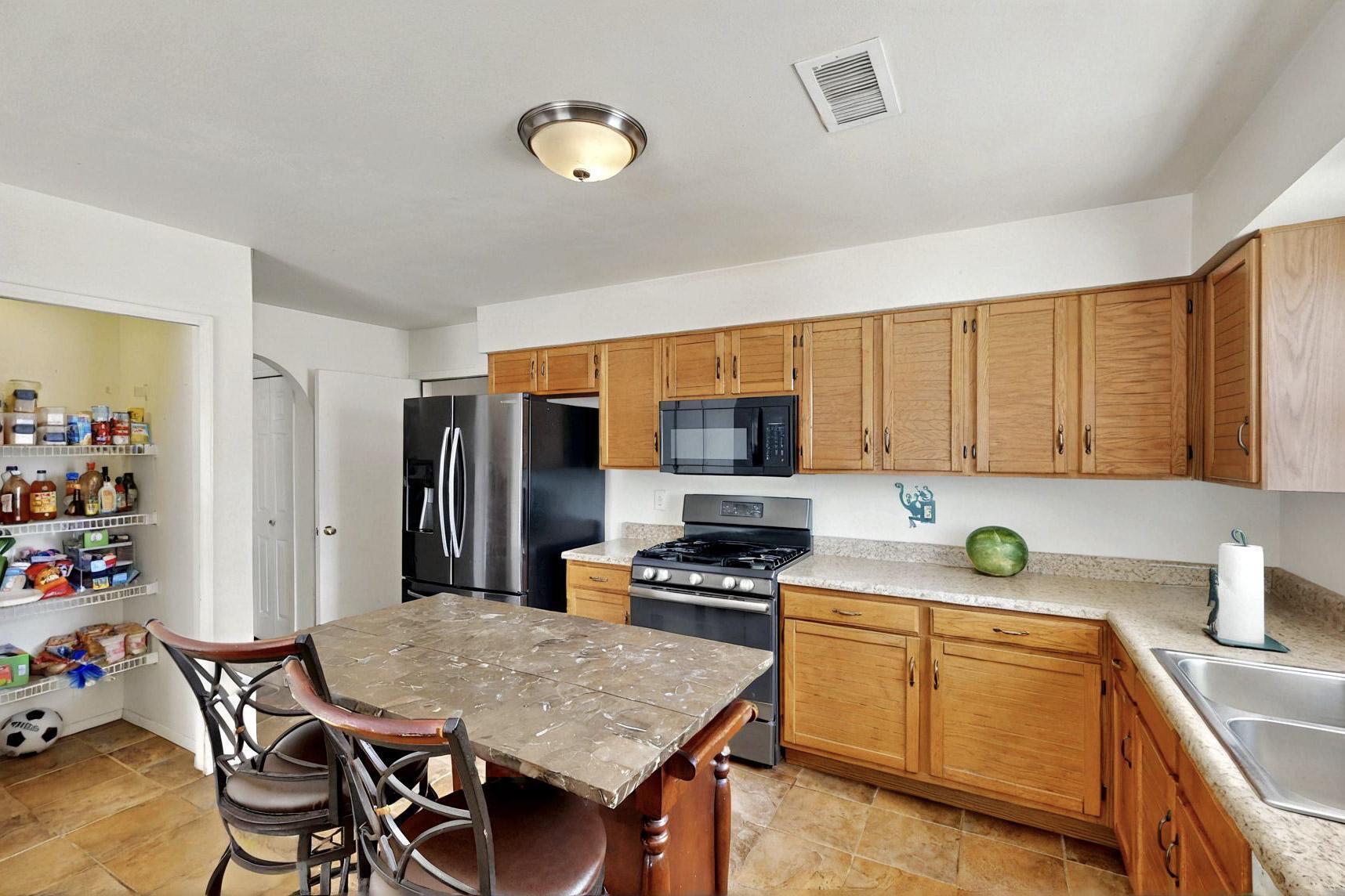 6242 ROADRUNNER Loop NE