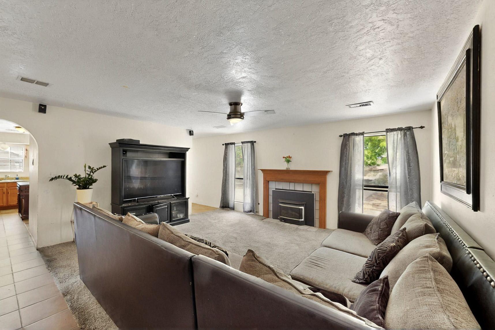 6242 ROADRUNNER Loop NE
