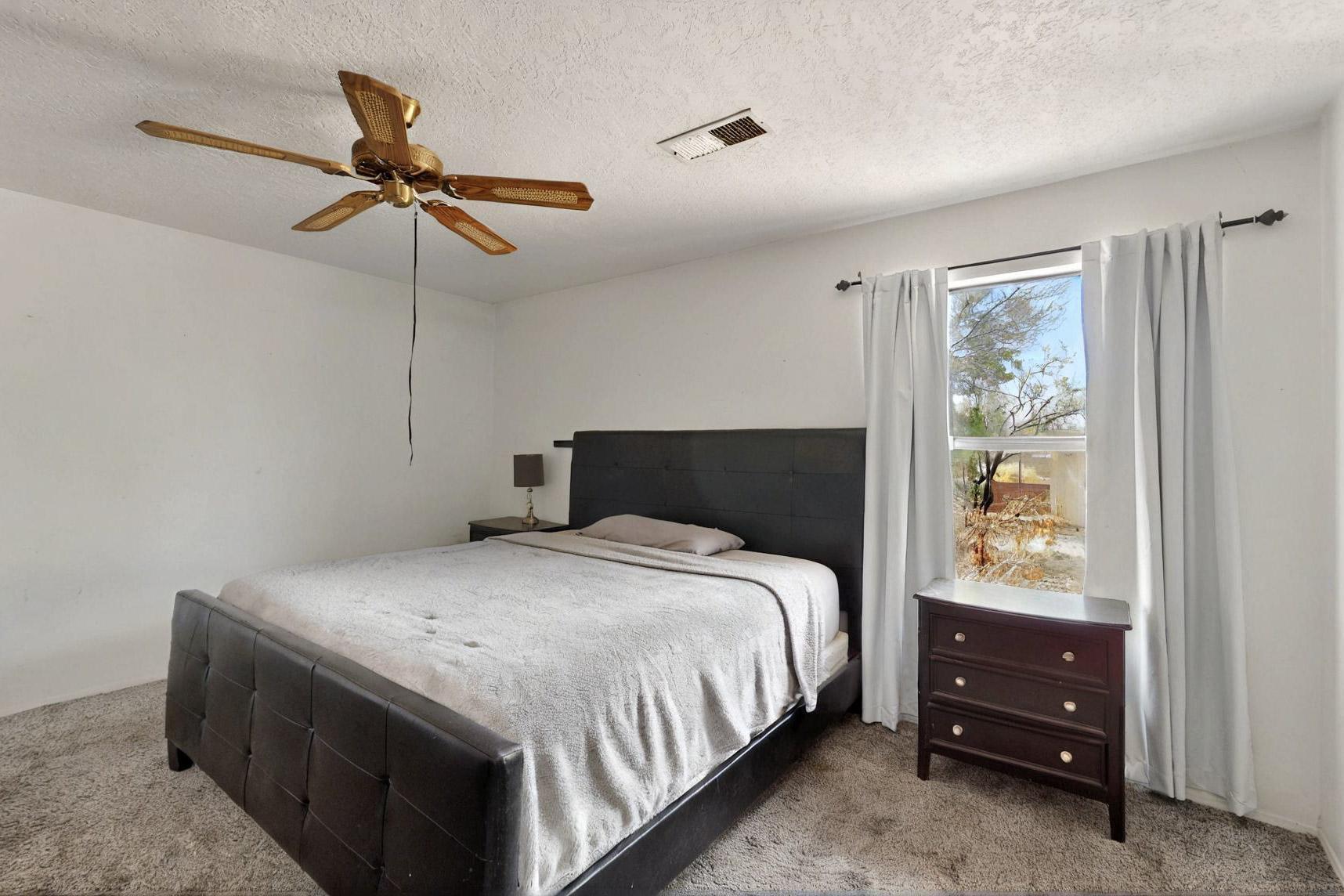 6242 ROADRUNNER Loop NE