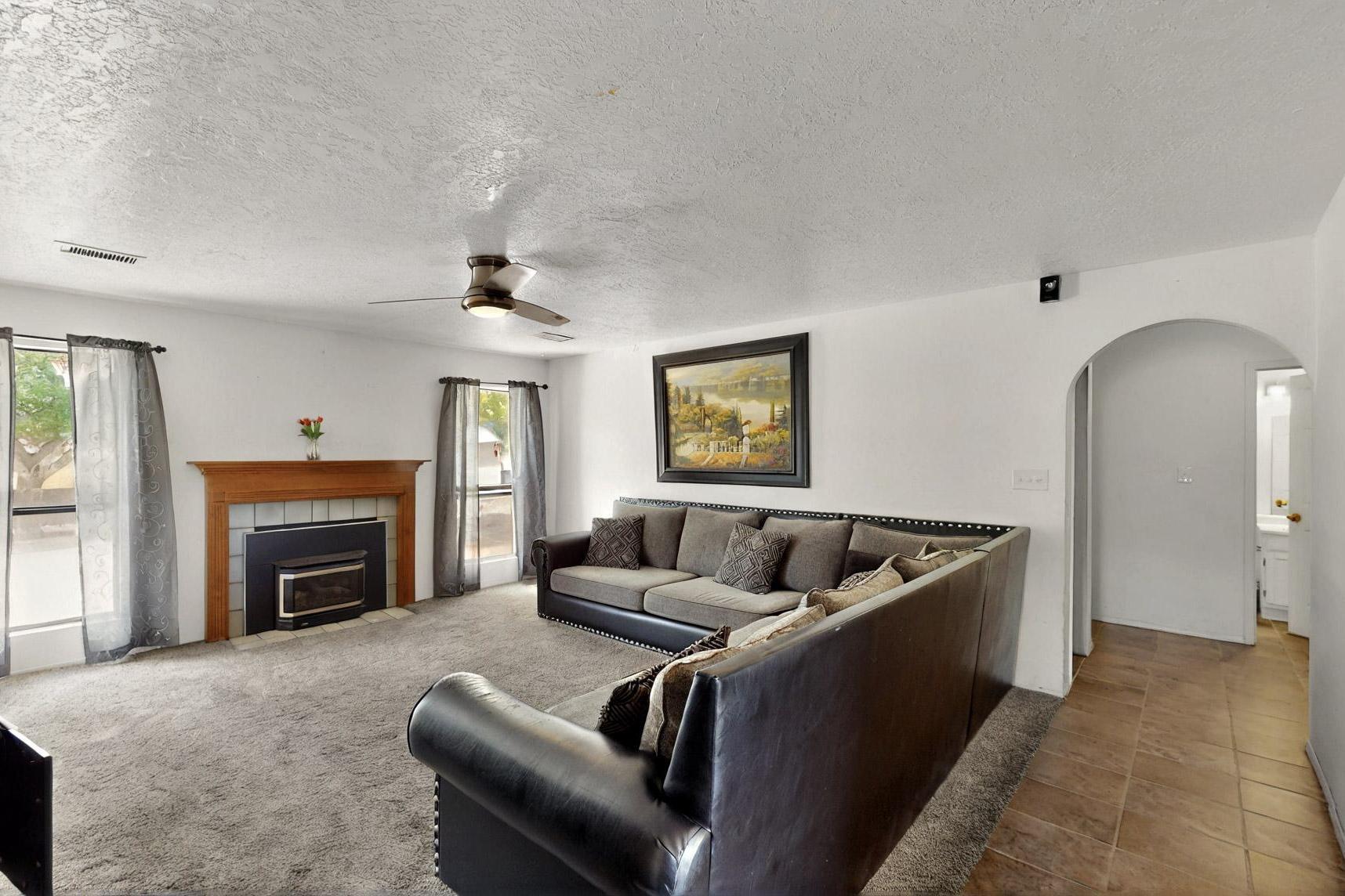 6242 ROADRUNNER Loop NE