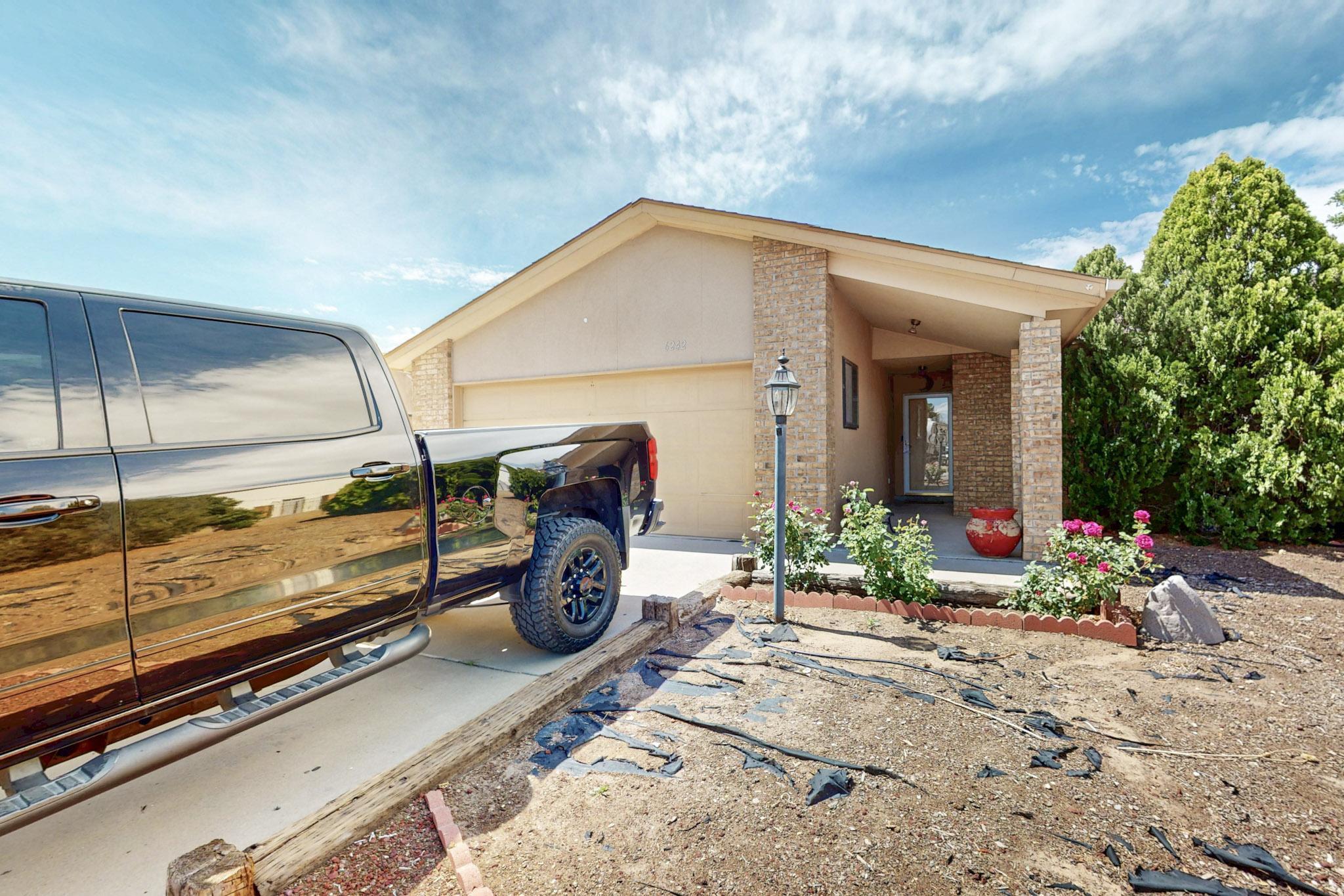 6242 ROADRUNNER Loop NE