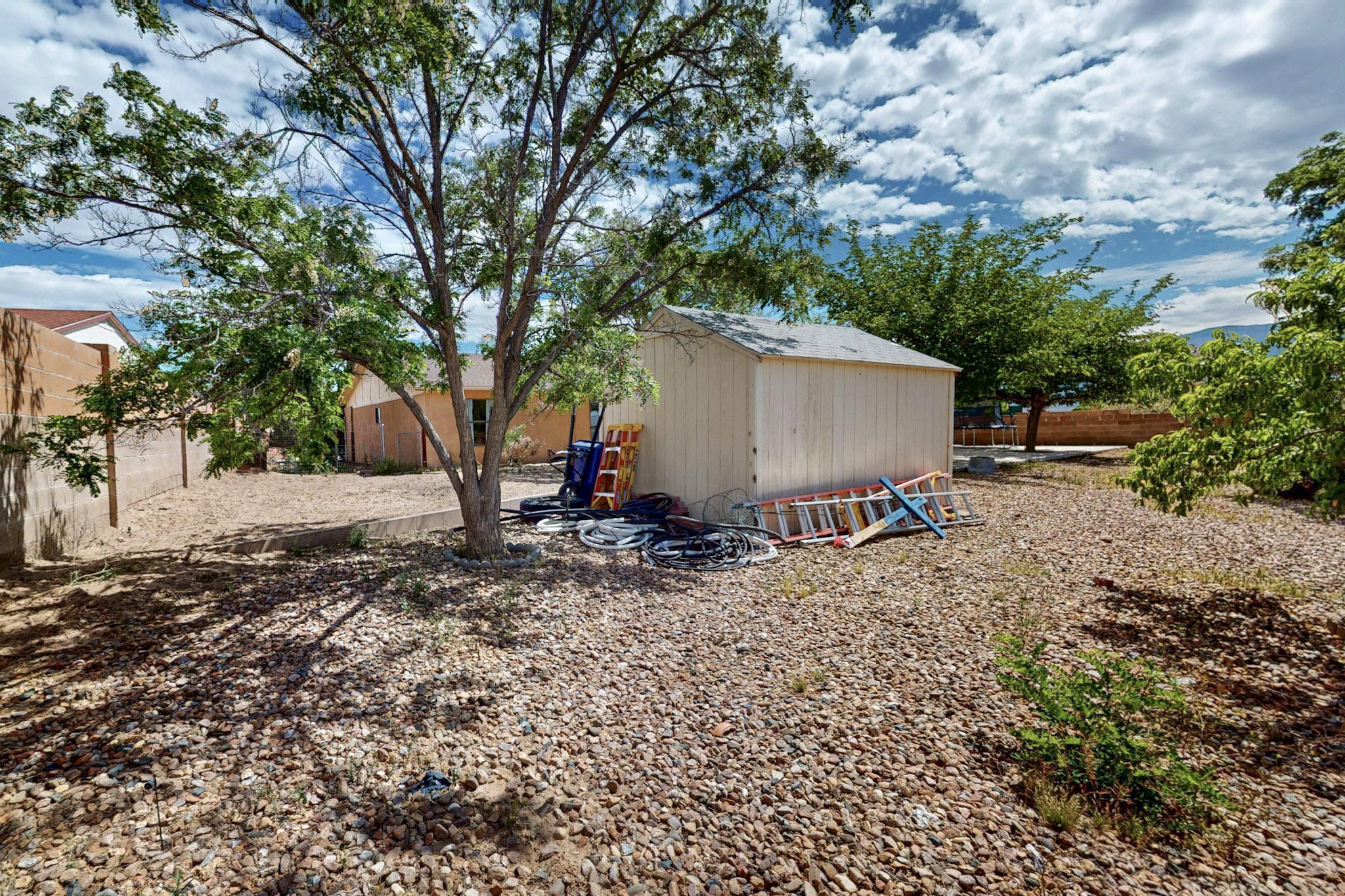 6242 ROADRUNNER Loop NE