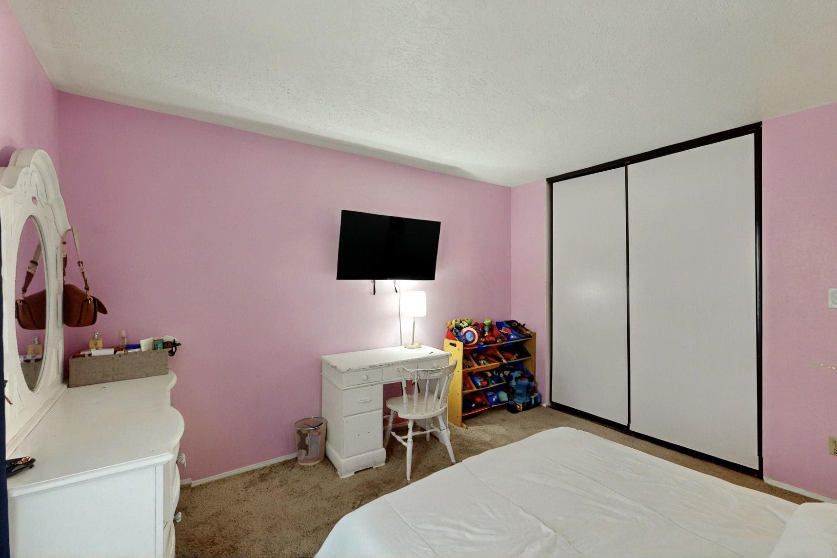 6242 ROADRUNNER Loop NE