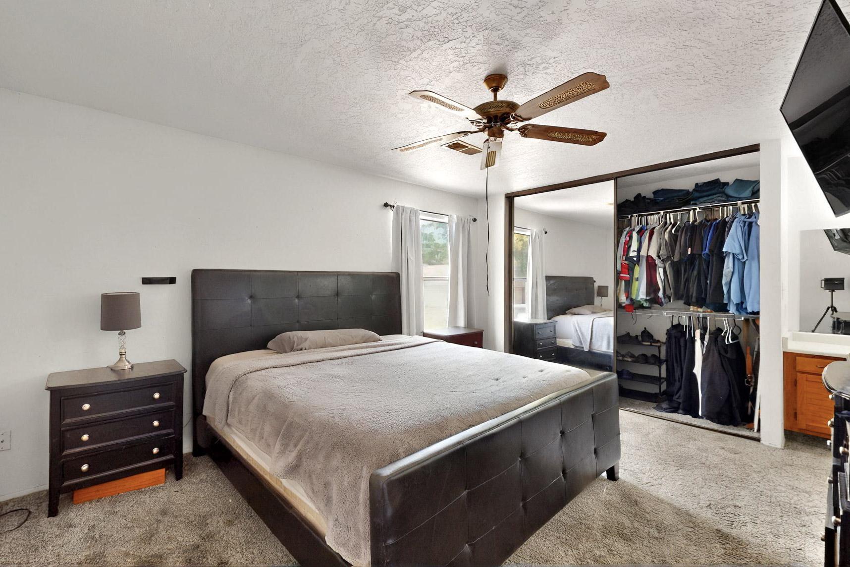 6242 ROADRUNNER Loop NE