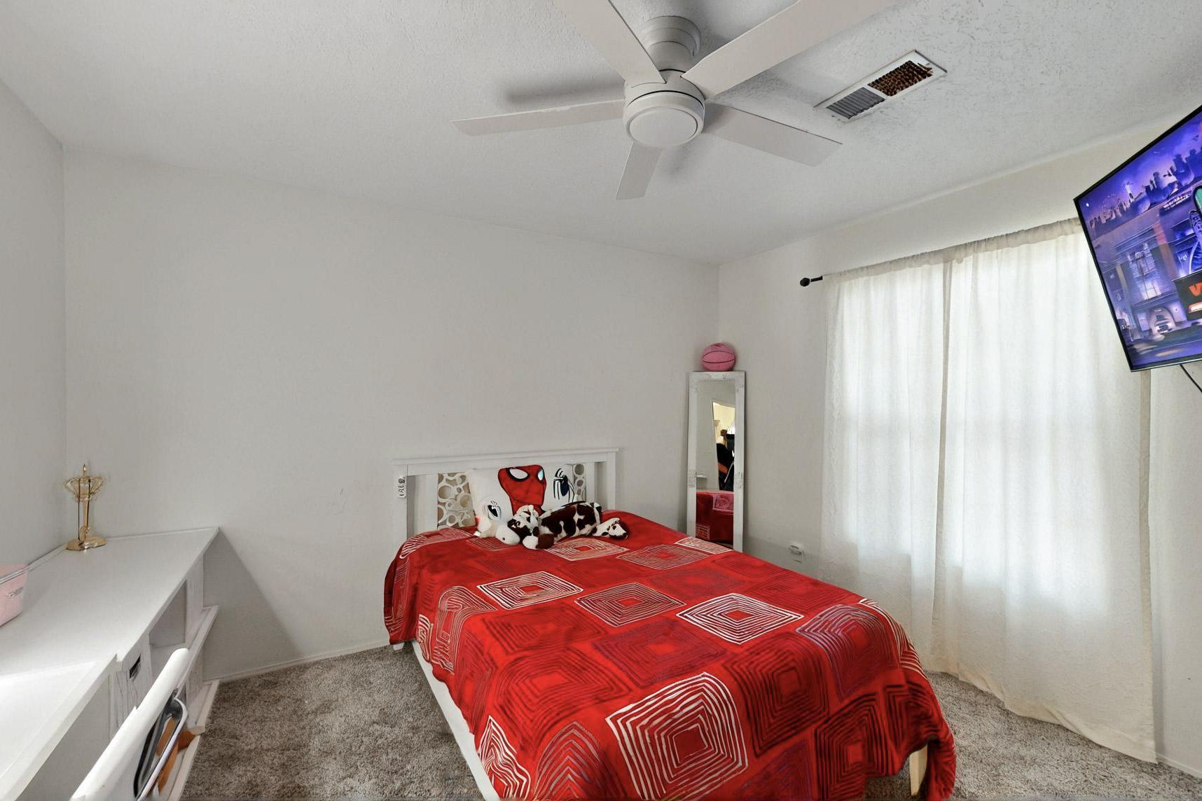 6242 ROADRUNNER Loop NE