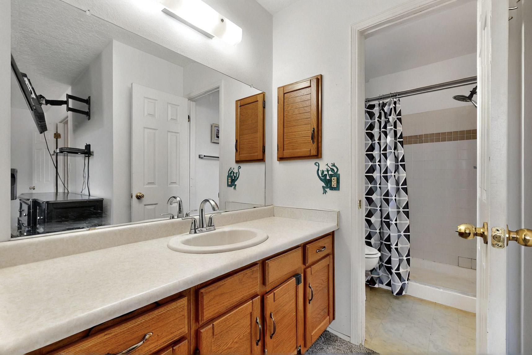 6242 ROADRUNNER Loop NE