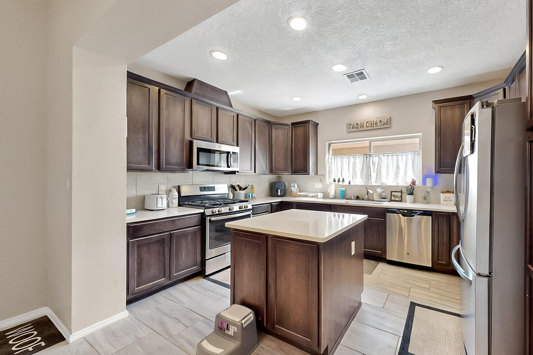 10812 DEL CARMEN Street NW