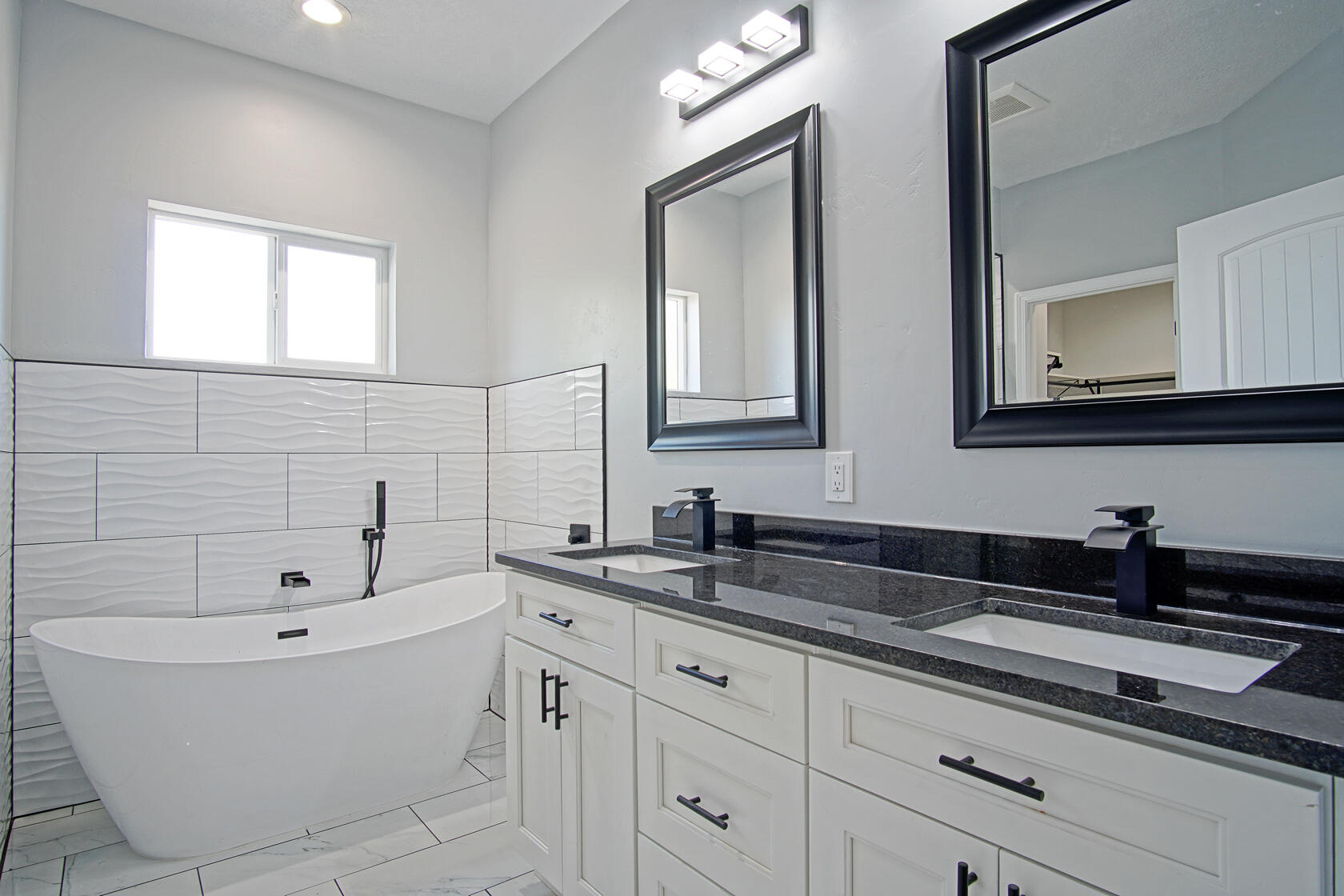 1225 VILLA ROSIE Court SW