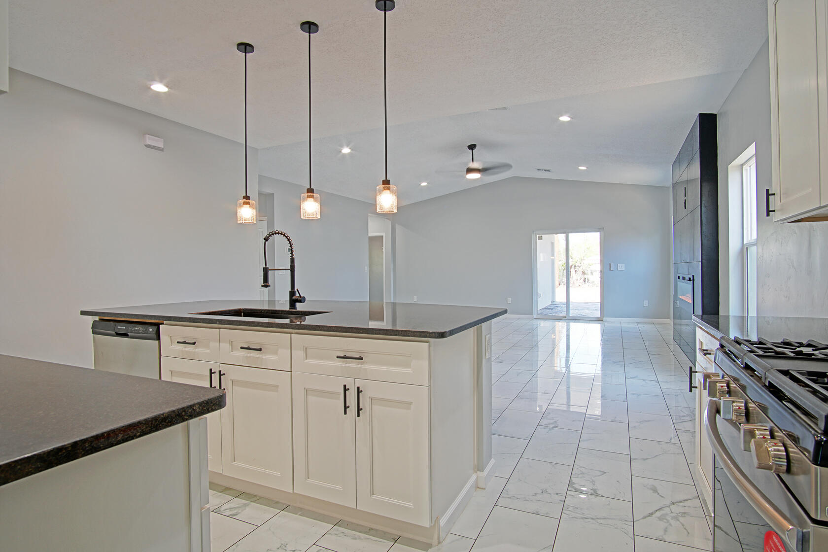 1225 VILLA ROSIE Court SW