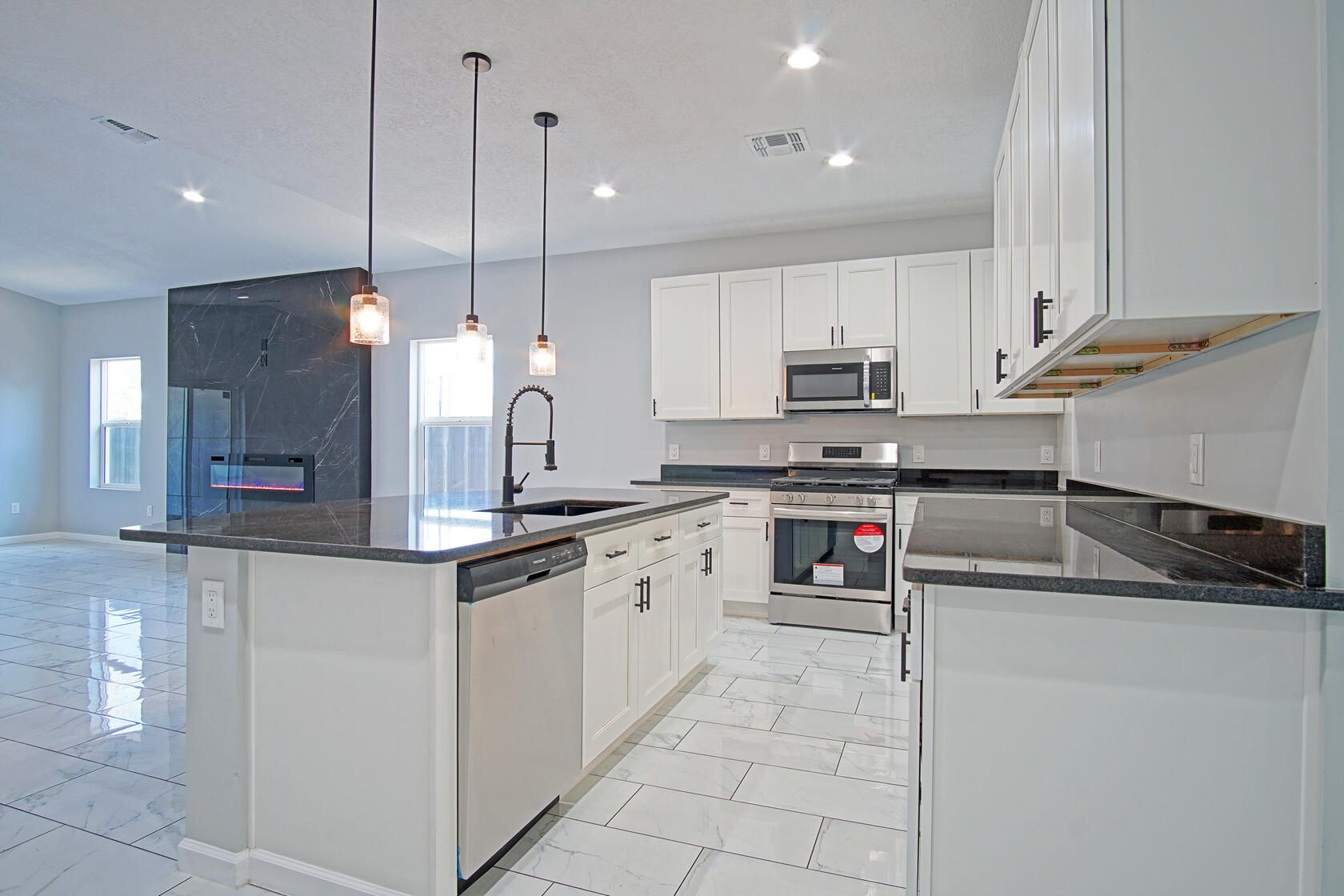 1225 VILLA ROSIE Court SW