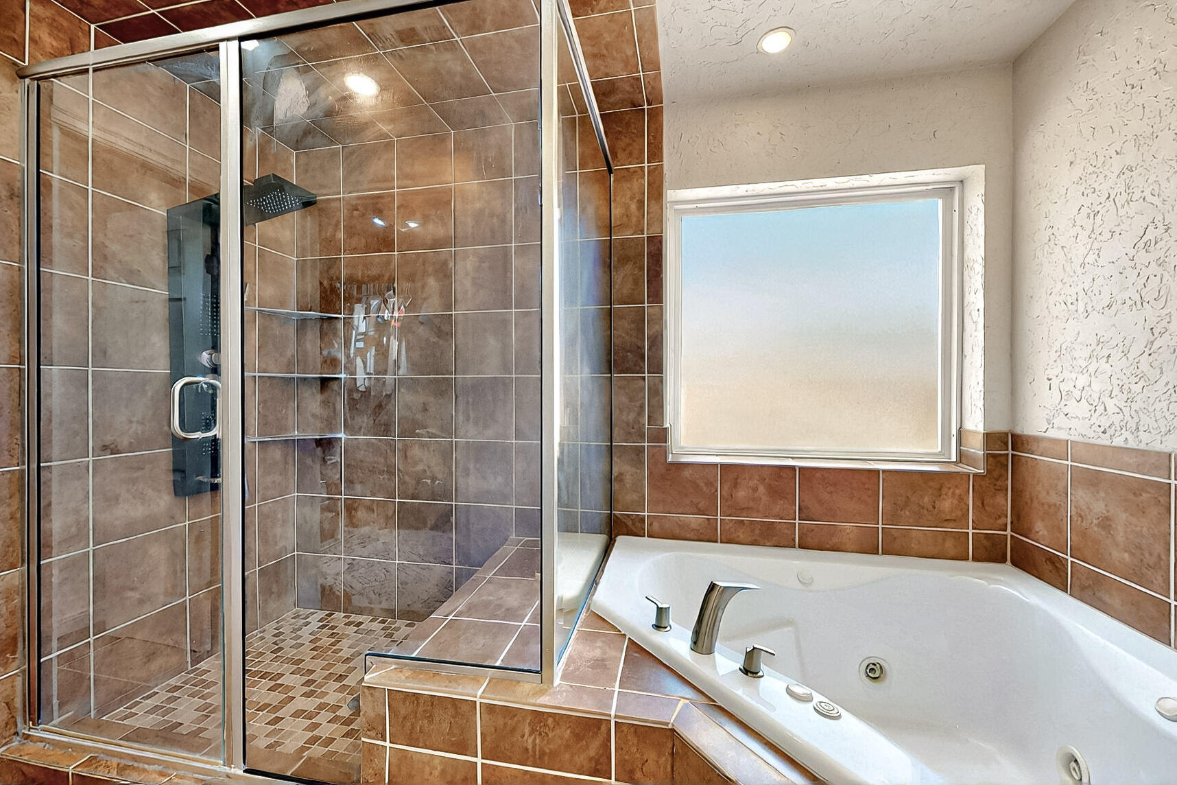 1905 Clearwater Loop NE